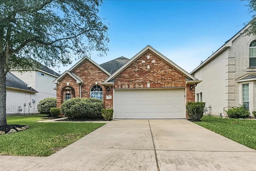 Property photo for 37 San Simeon Drive, Manvel, TX