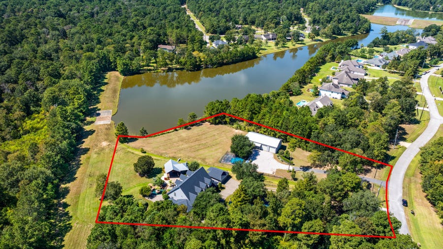 Property photo for 9902 Crestwater Circle, Magnolia, TX