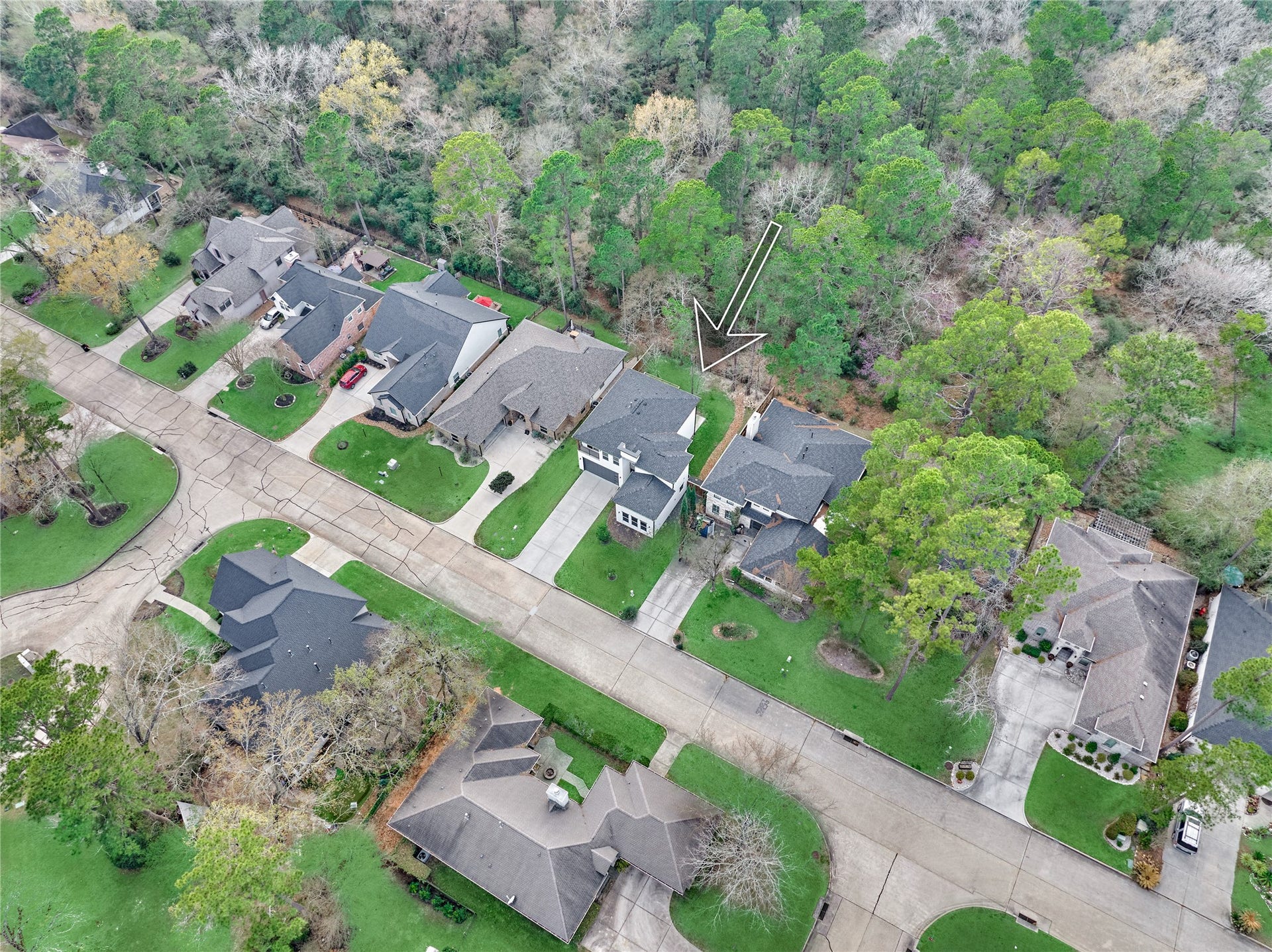 Bentwater offers access to three 18-hole championship golf courses, two sparkling swimming pools, pickleball & tennis, country club dining, a dog park, yacht club, sports club, boat ramp, marina and a 24-hour manned gate!
