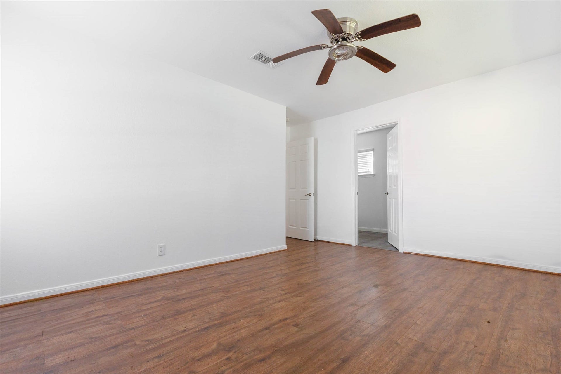 5315 Creekbend Drive, Houston, TX 77096 5315 Creekbend Drive, Houston, TX 77096