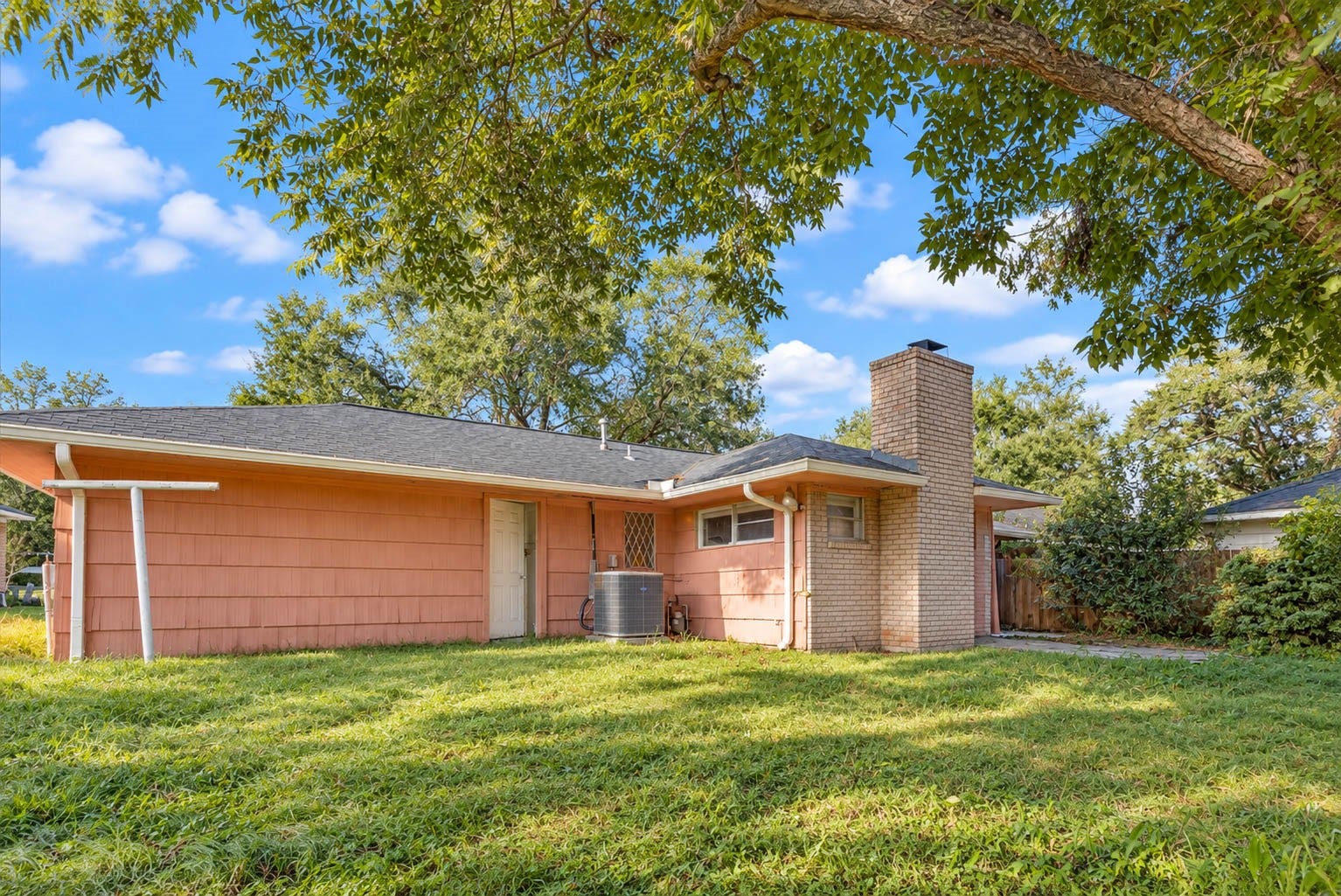 5315 Creekbend Drive, Houston, TX 77096 5315 Creekbend Drive, Houston, TX 77096