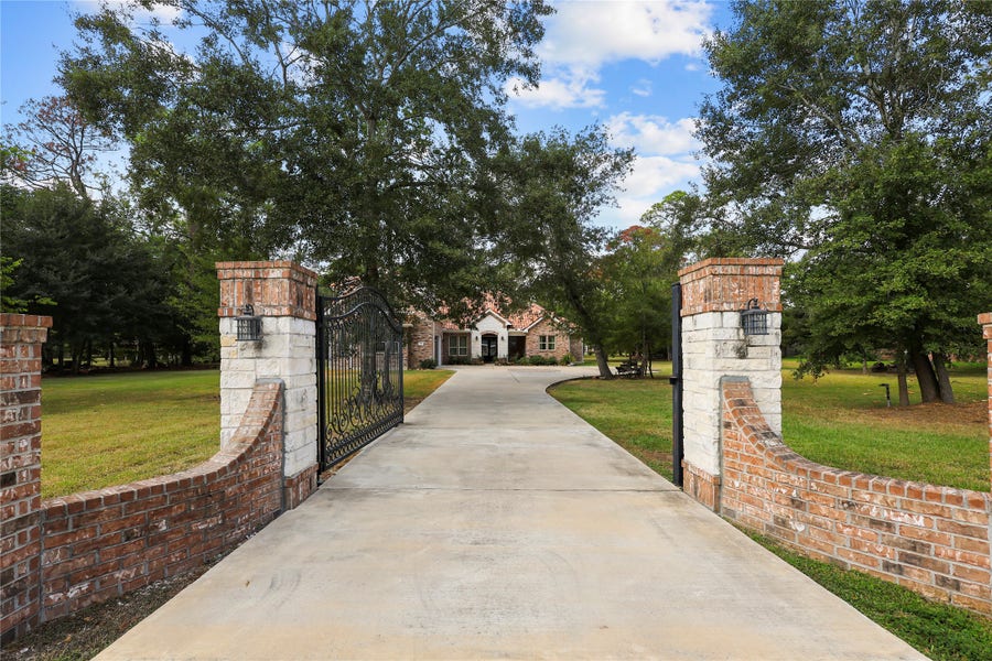 Property photo for 1216 S Hill Street, Alvin, TX