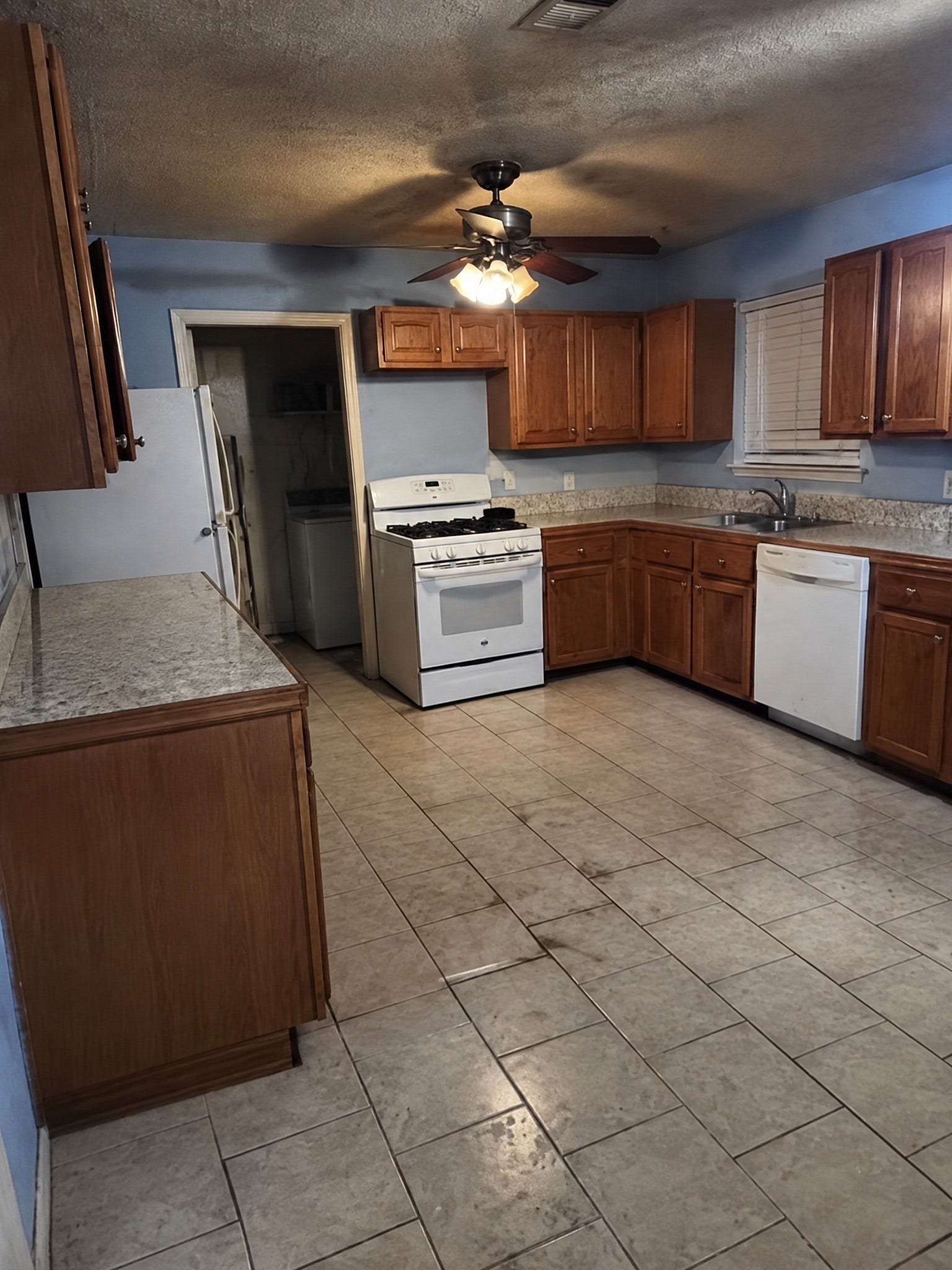 1914 Howell Avenue, La Marque, TX 77568 1914 Howell Avenue, La Marque, TX 77568