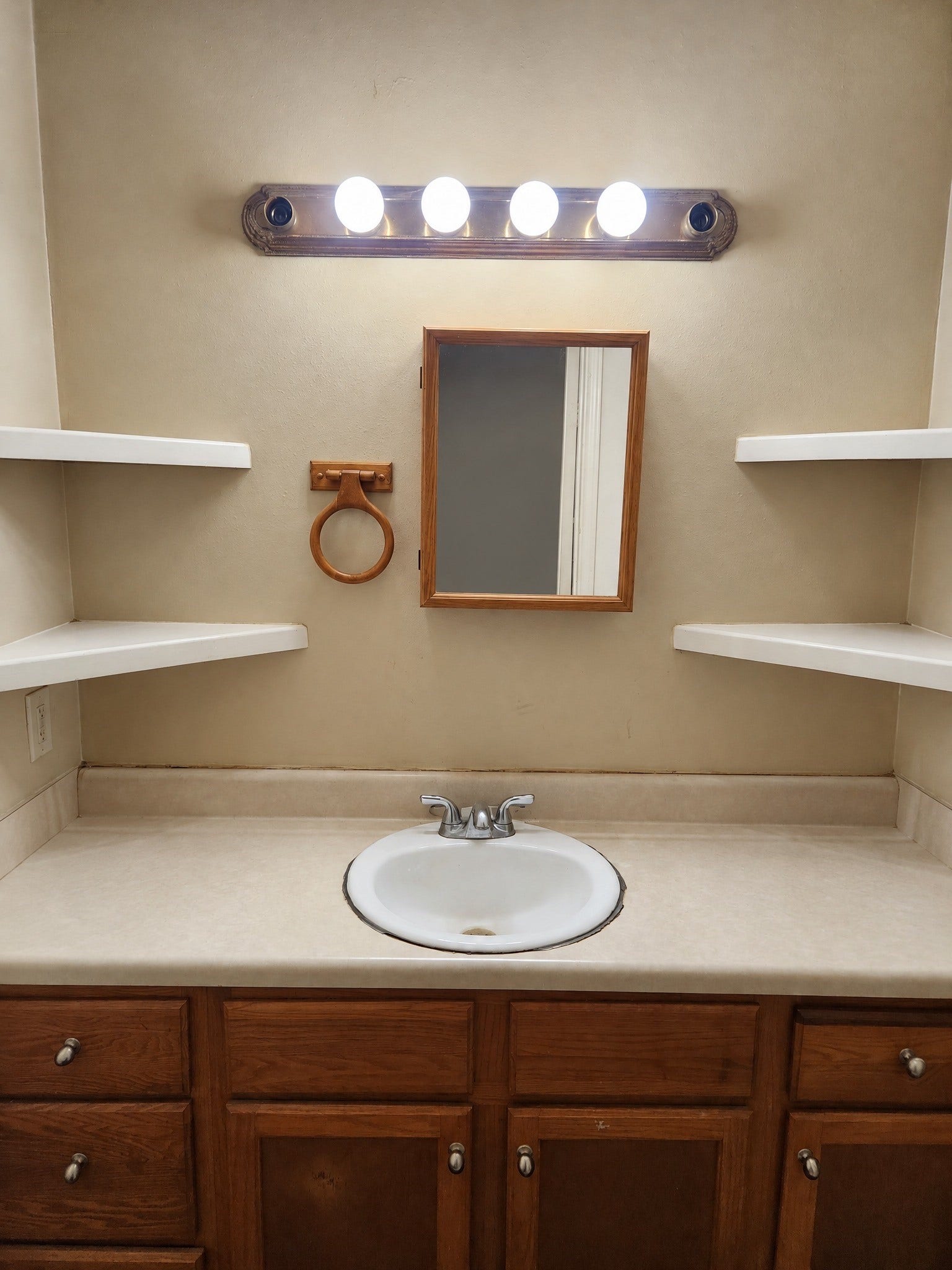 1914 Howell Avenue, La Marque, TX 77568 1914 Howell Avenue, La Marque, TX 77568