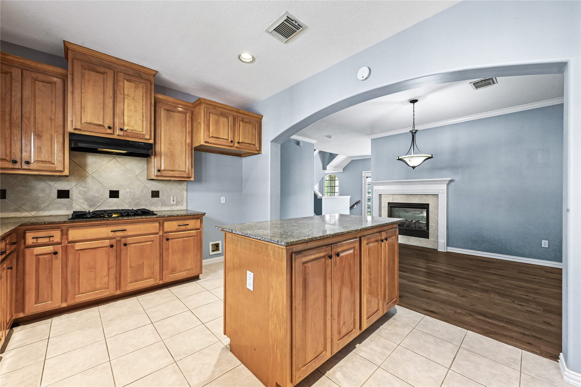 7130 Windwater Parkway N, Houston, TX 77036 Kitchen area