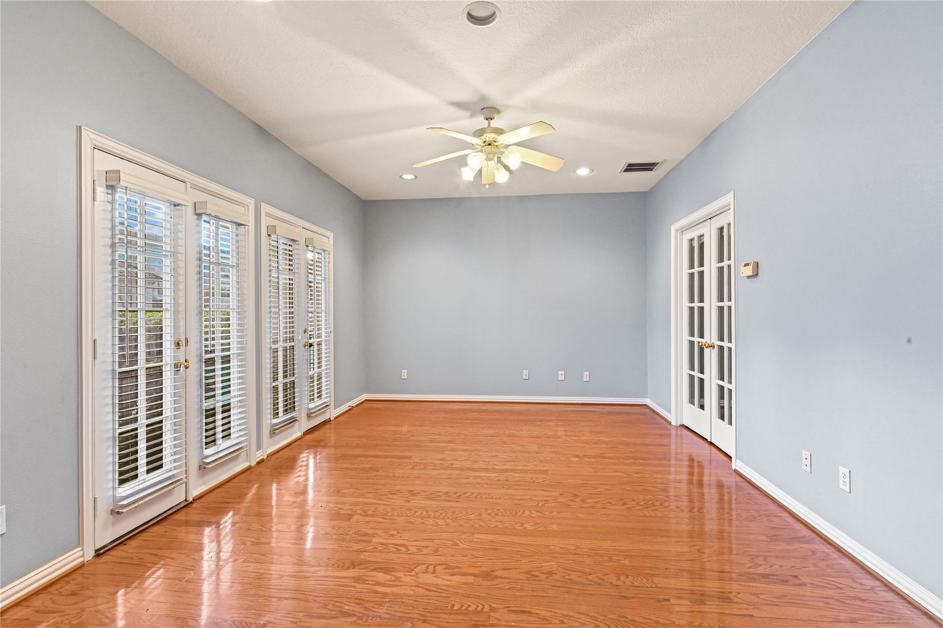 7130 Windwater Parkway N, Houston, TX 77036 1st floor living