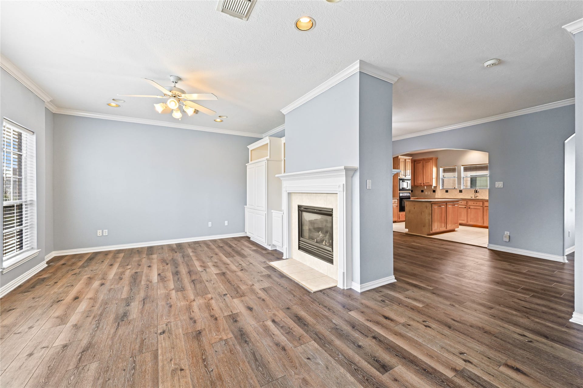 7130 Windwater Parkway N, Houston, TX 77036 living area