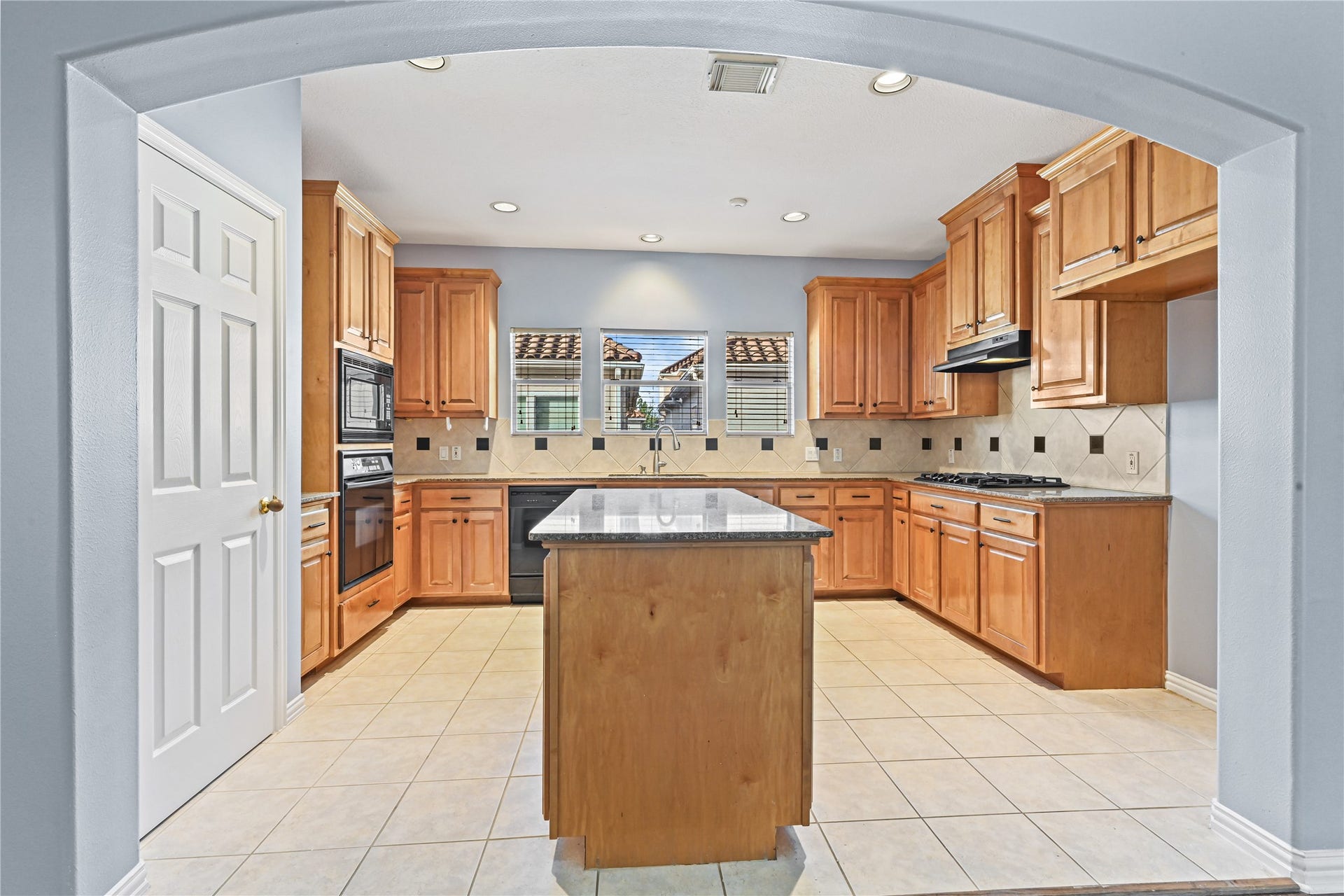 7130 Windwater Parkway N, Houston, TX 77036 Kitchen on 2nd floor