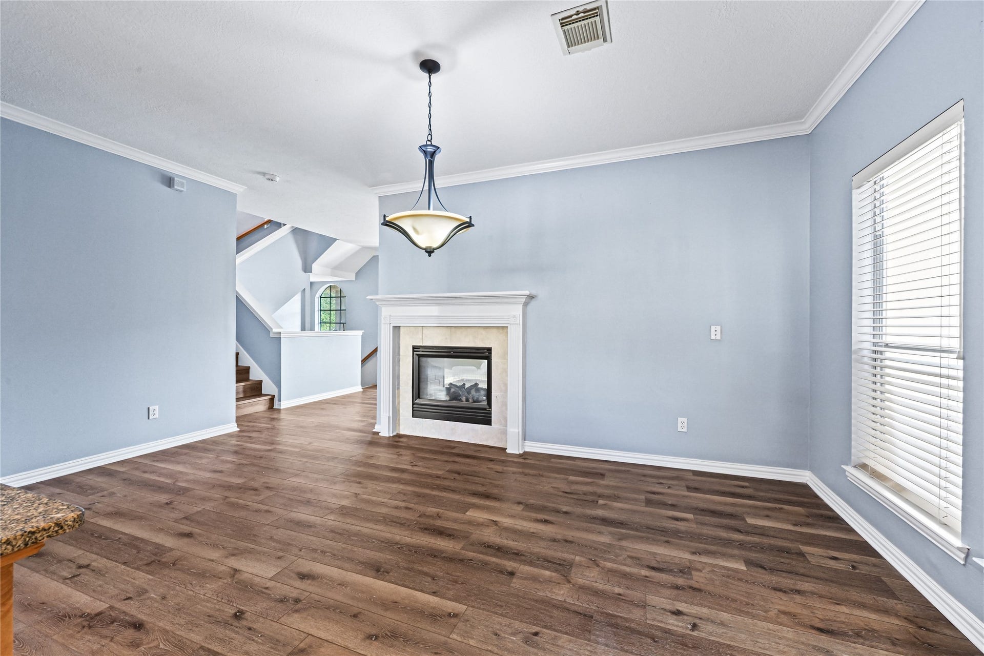 7130 Windwater Parkway N, Houston, TX 77036 living area