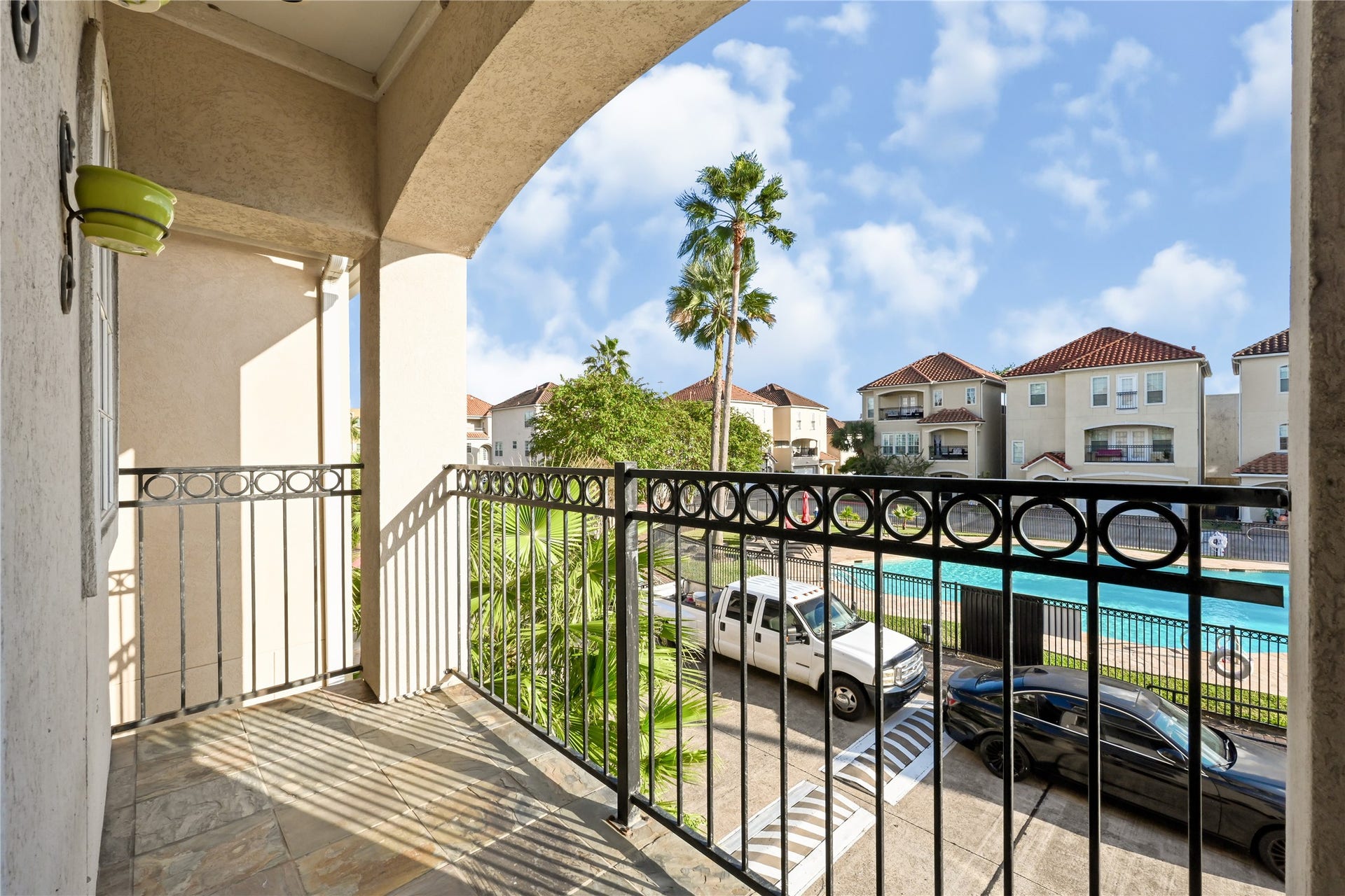 7130 Windwater Parkway N, Houston, TX 77036 2nd floor balcony
