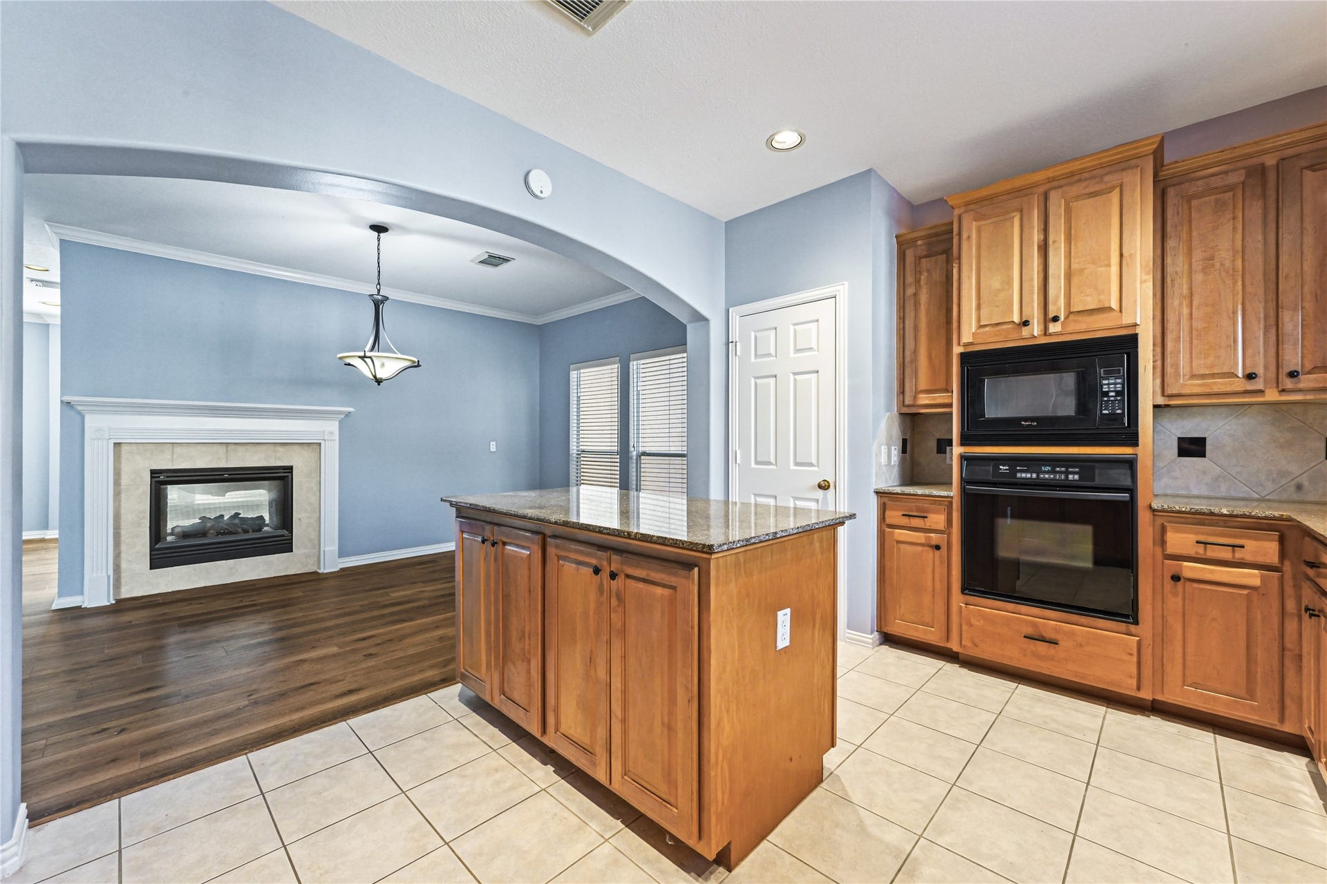 7130 Windwater Parkway N, Houston, TX 77036 Kitchen