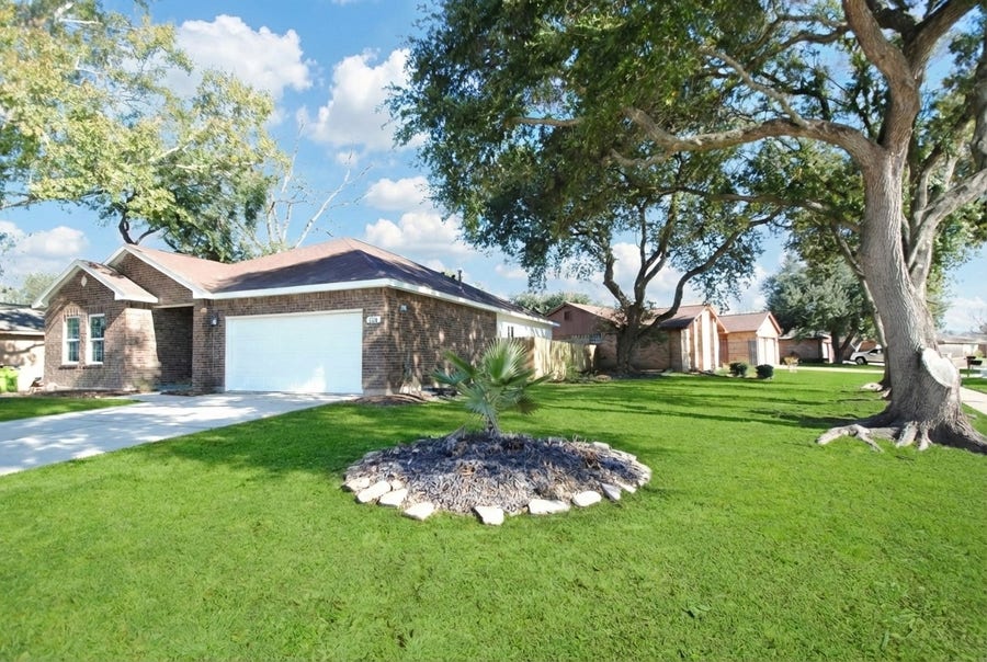 Property photo for 1818 Ripple Creek Drive, Missouri City, TX