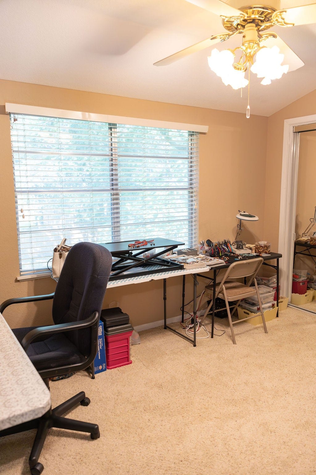 1314 Laurel Street, La Marque, TX 77568 Currently used as a craft room, this versatile space also makes a wonderful bedroom. Large windows overlook the beautiful backyard, creating a peaceful setting filled with natural light.