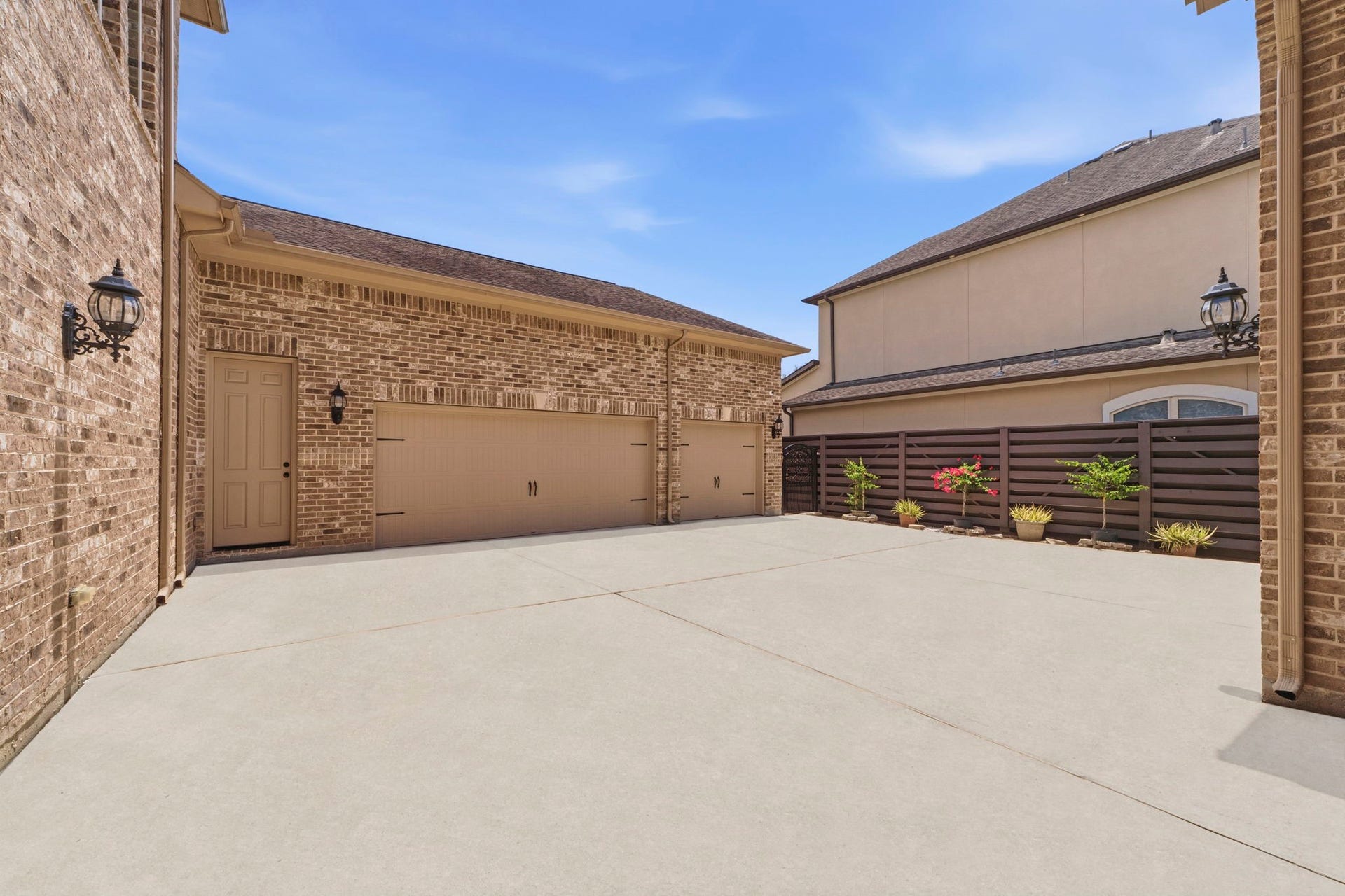 So much space for parking or activities like basketball inside of the porte-cochere