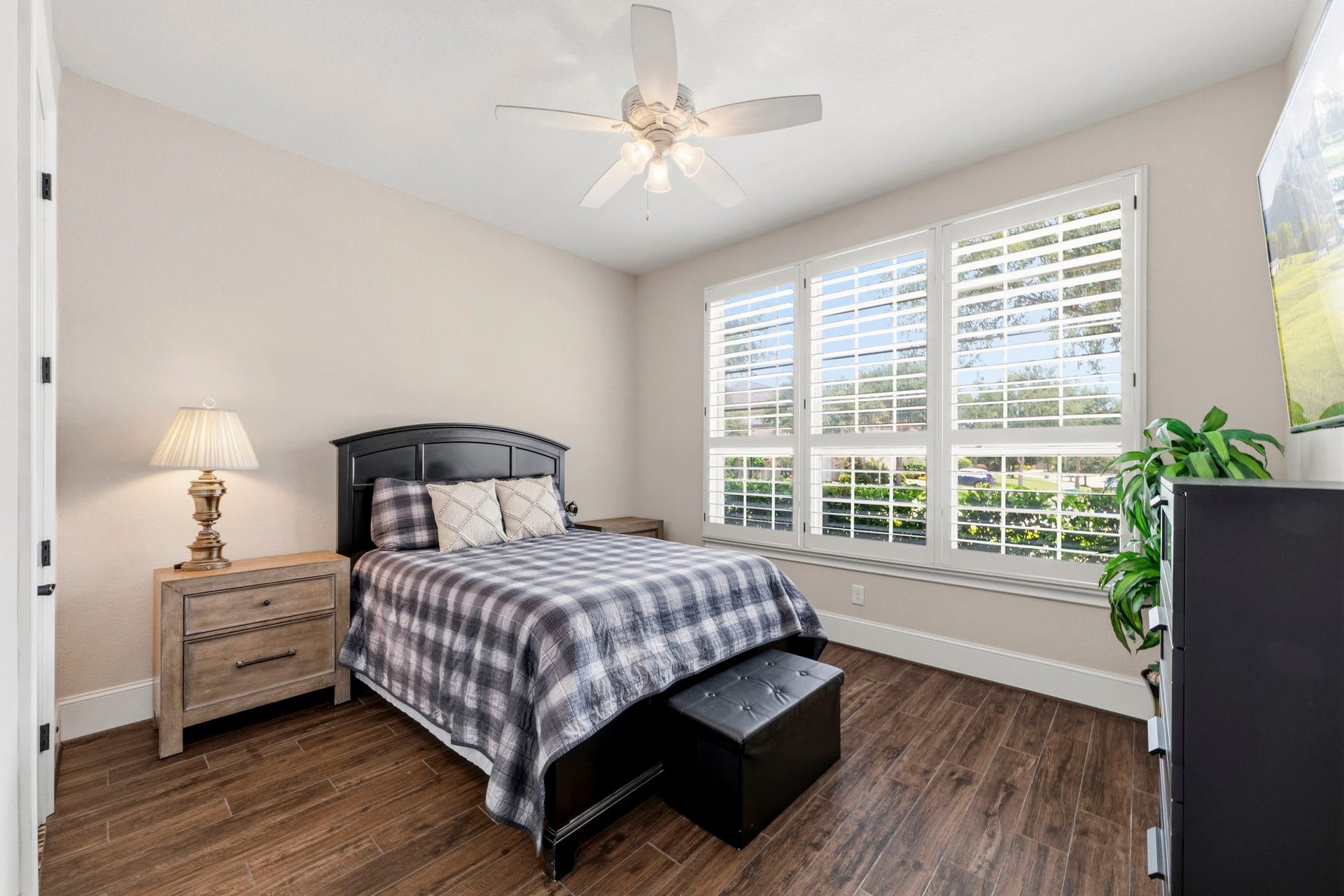 Secondary downstairs Bedroom with en-suite bath and plantation shutters