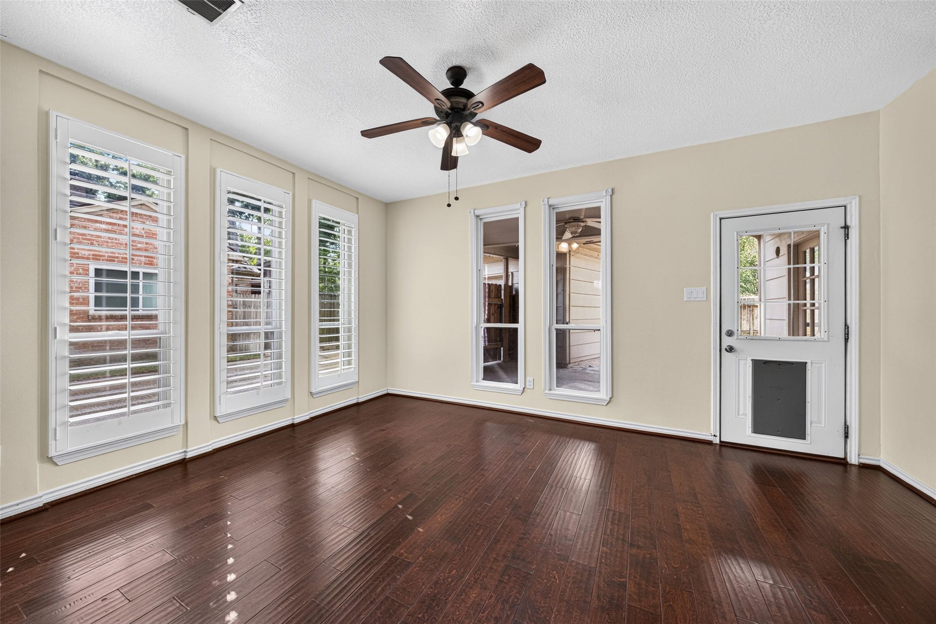 6206 Willow Pine Drive, Spring, TX 77379 The breakfast room is large enough to serve as the dining room making enclosing the dining room as an office a possibility if desired.
