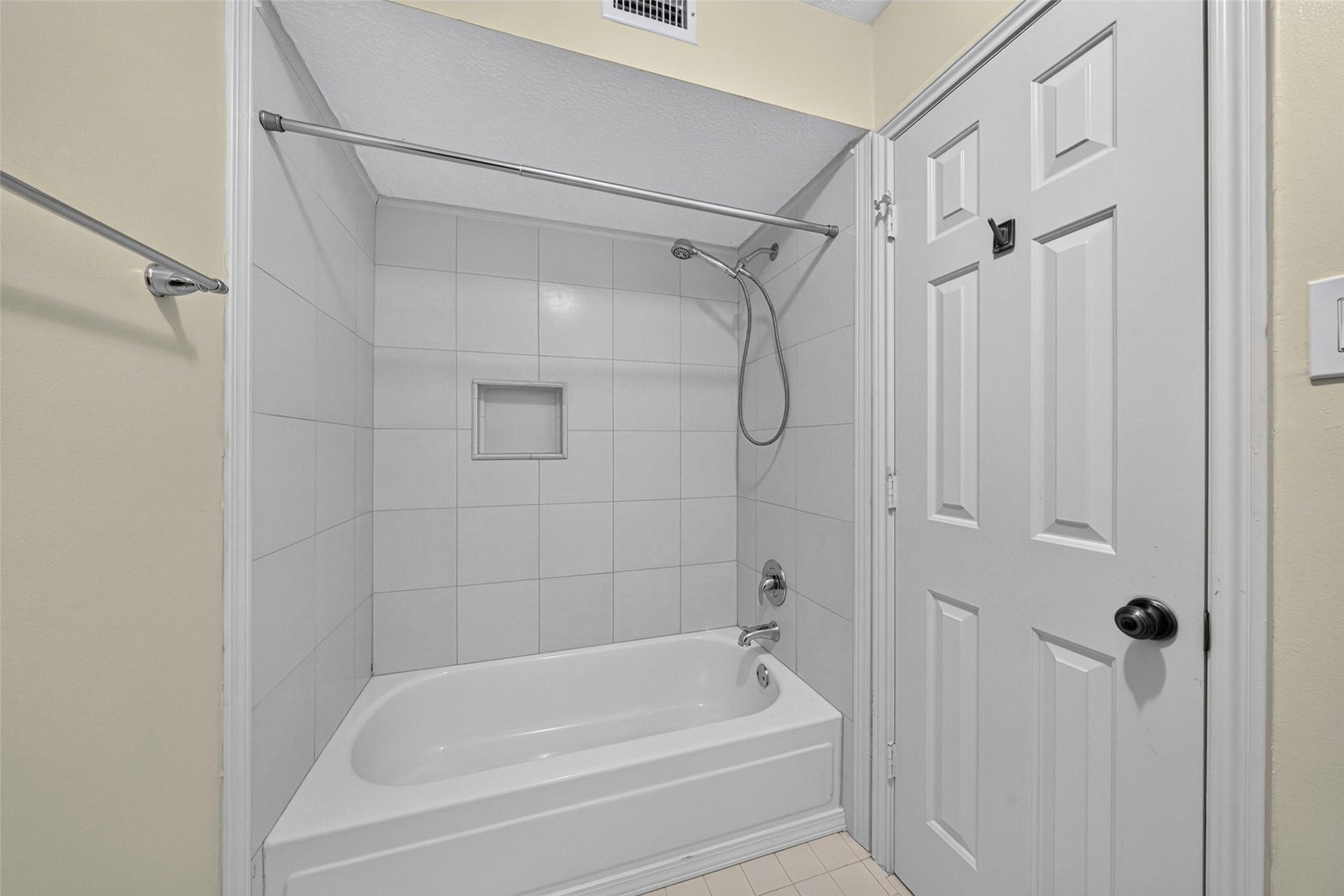 6206 Willow Pine Drive, Spring, TX 77379 Behind a separate door you'll find a shower/tub combination and the lavatory.