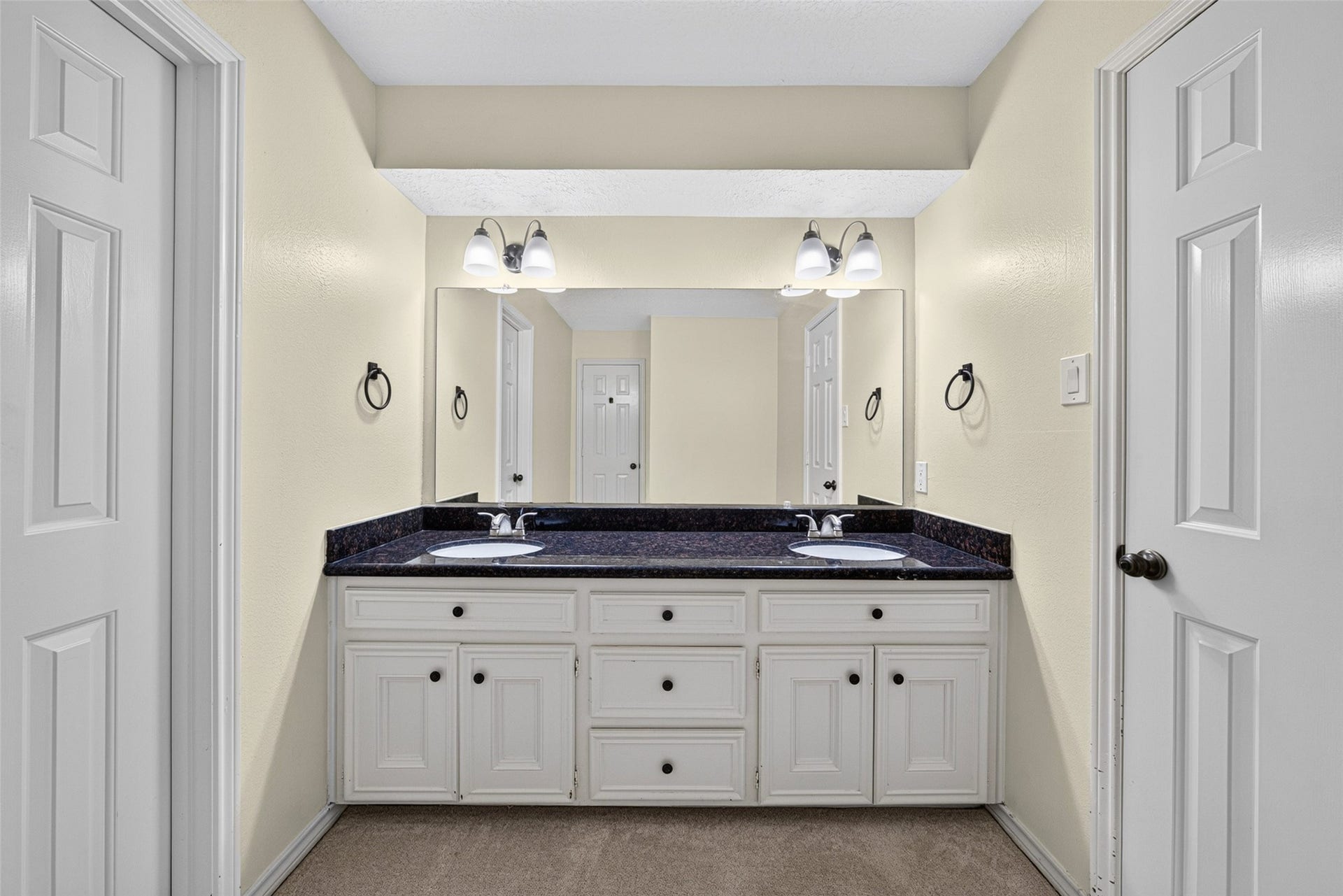 6206 Willow Pine Drive, Spring, TX 77379 The upstairs bathroom has double sinks and a granite vanity.