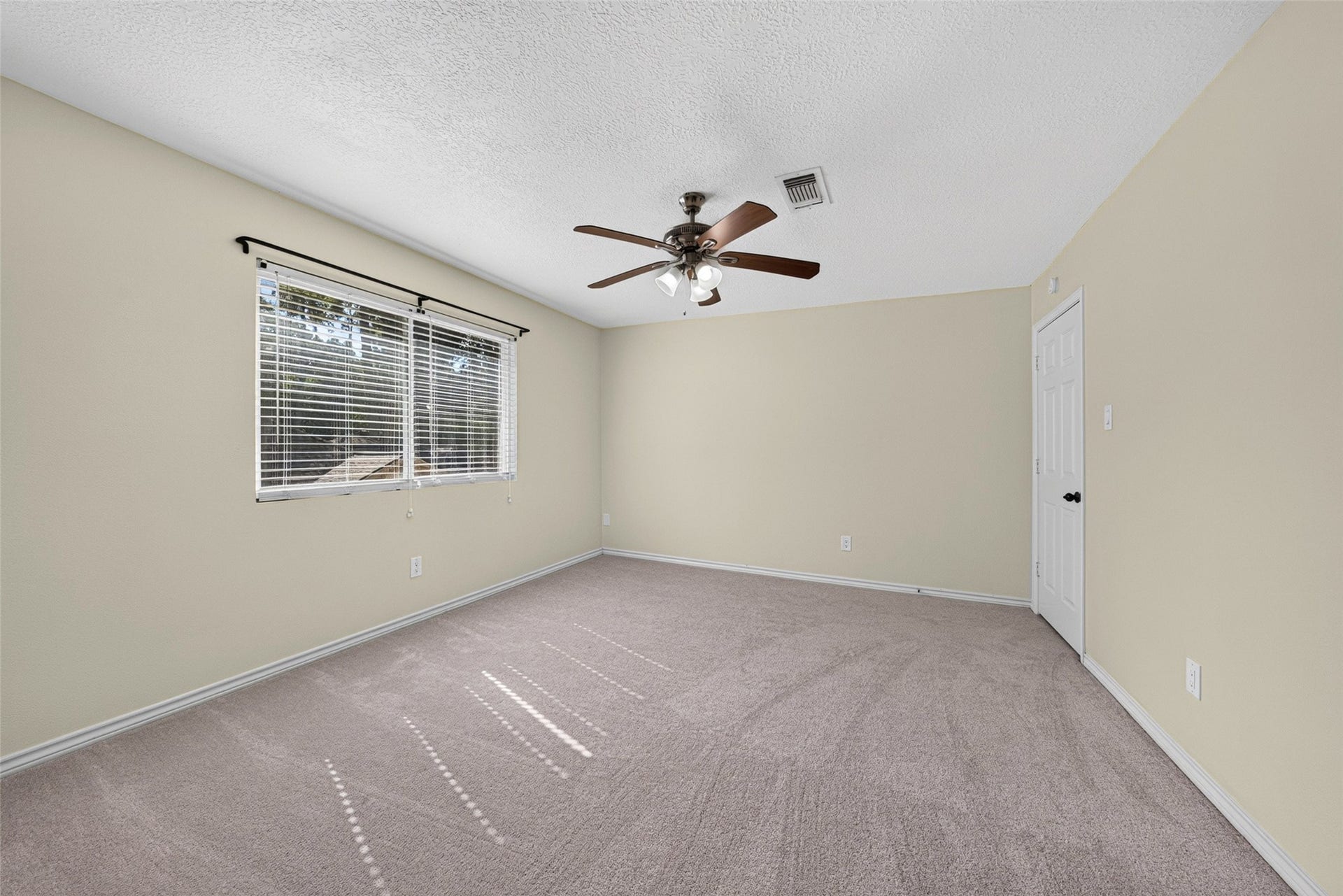6206 Willow Pine Drive, Spring, TX 77379 All bedrooms as well as the breakfast room and living room have ceiling fans.