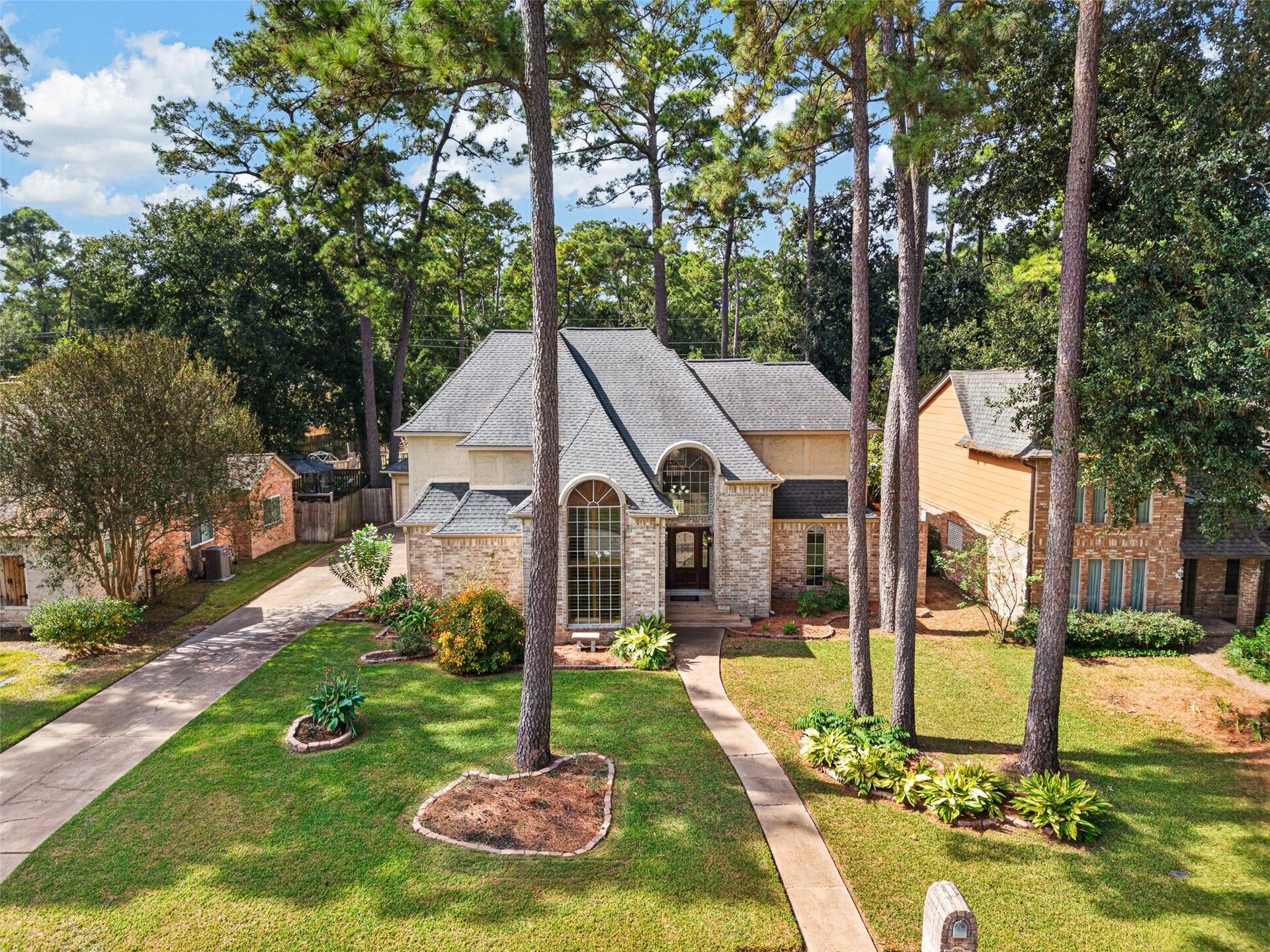 6206 Willow Pine Drive, Spring, TX 77379 Don't miss the opportunity to enjoy one of the most beautiful homes in Spring Creek Forest. This one is a real gem!