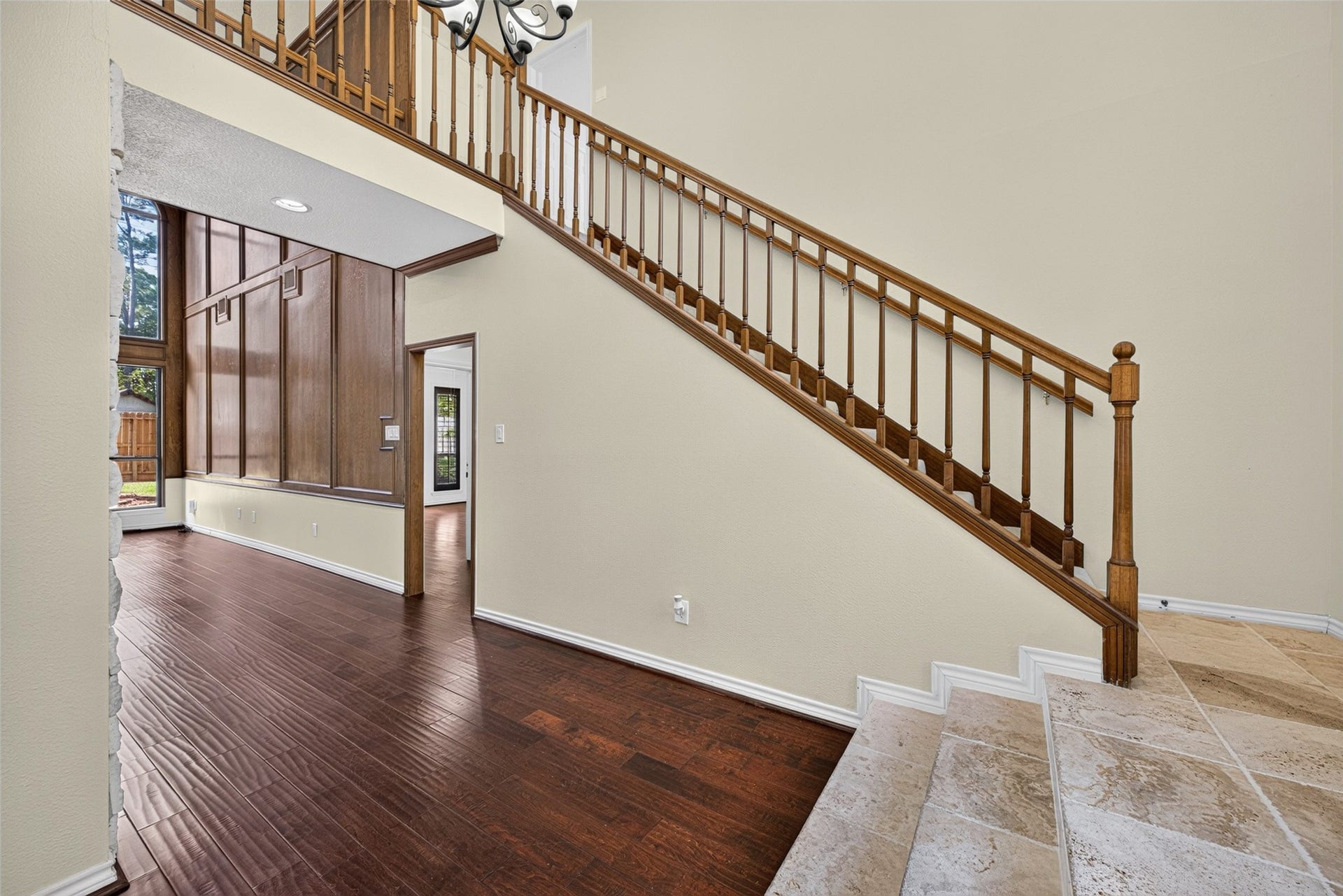 6206 Willow Pine Drive, Spring, TX 77379 I love the placement of the staircase in this home. There is no wasted space!