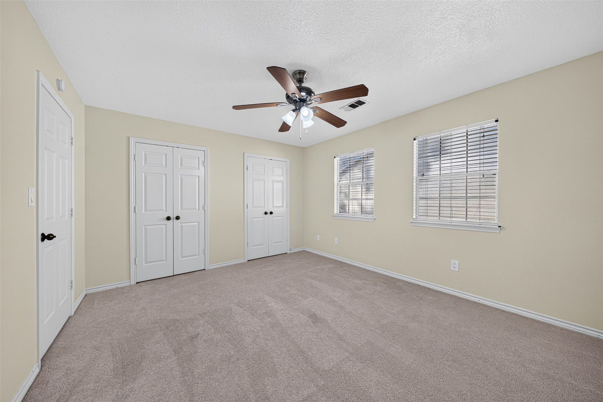6206 Willow Pine Drive, Spring, TX 77379 All upstairs rooms have adjustable window blinds.
