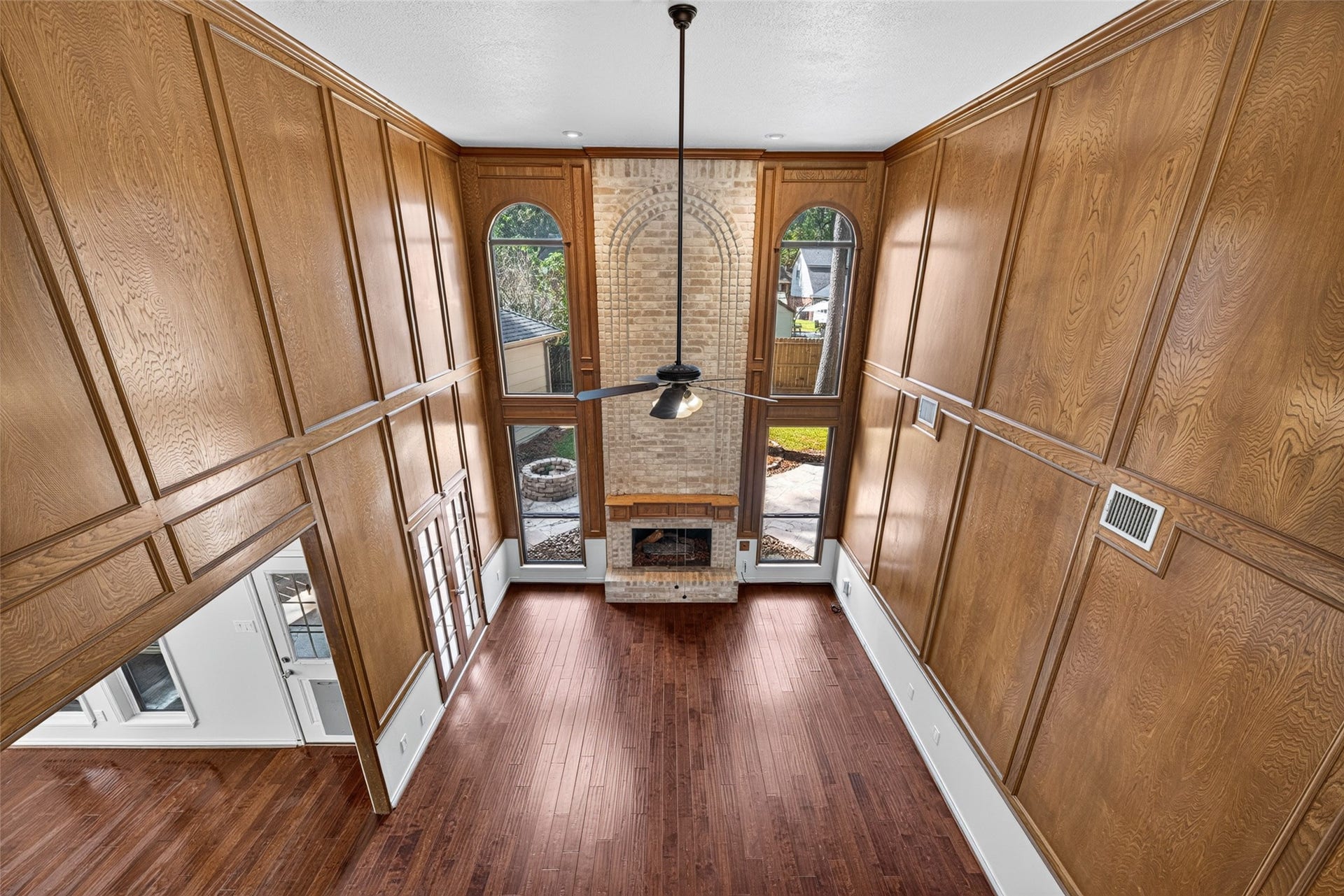 6206 Willow Pine Drive, Spring, TX 77379 The architecture and floor plan of the home come together perfectly to create an elegant space.