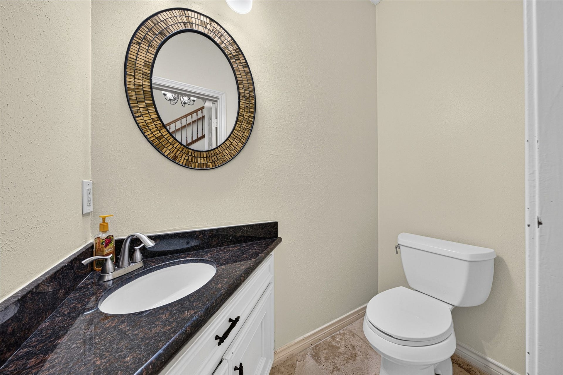 6206 Willow Pine Drive, Spring, TX 77379 There is a half bath tucked away but centrally located to the entertaining spaces.