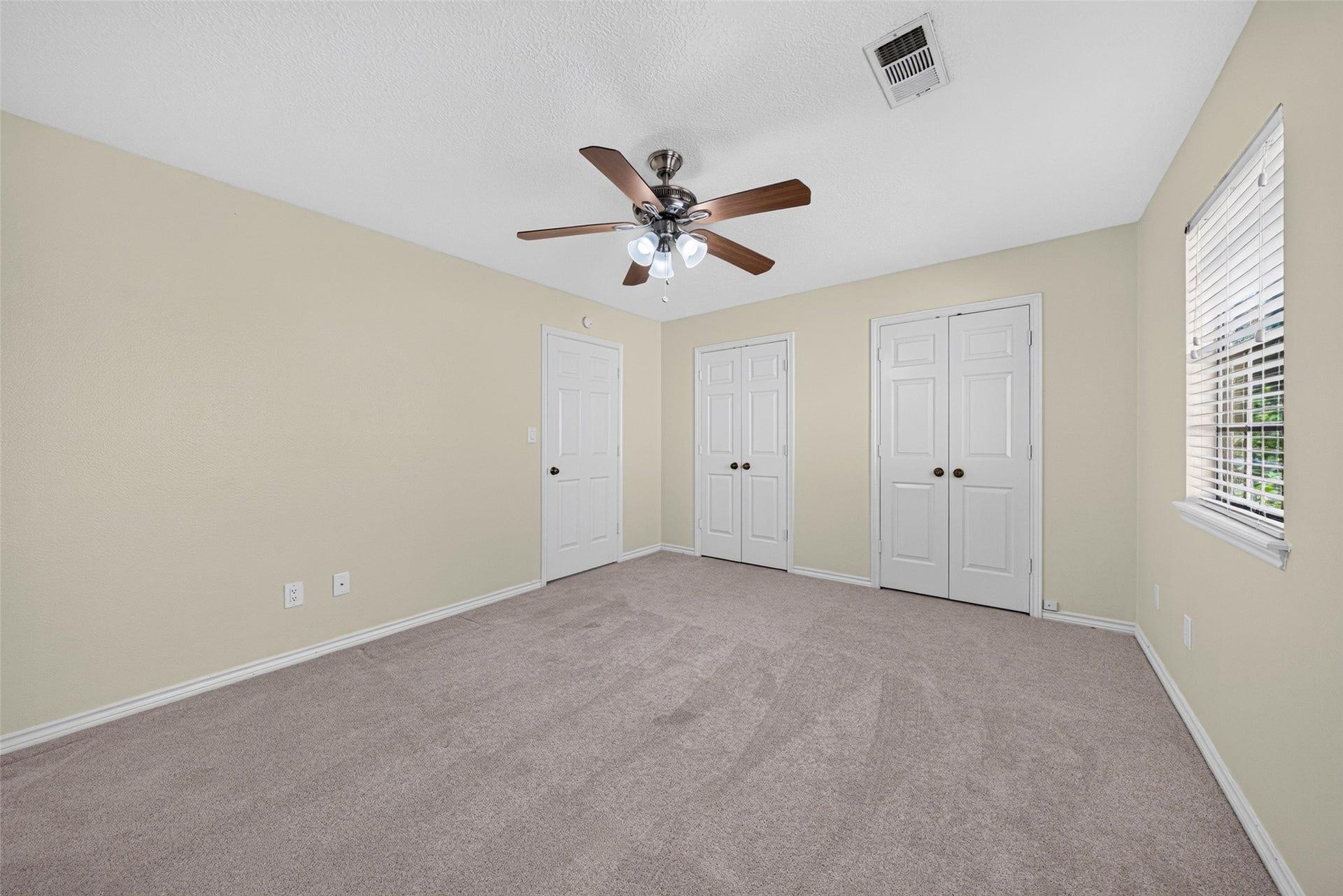 6206 Willow Pine Drive, Spring, TX 77379 All walls in the home were just painted making the home completely move in ready you.