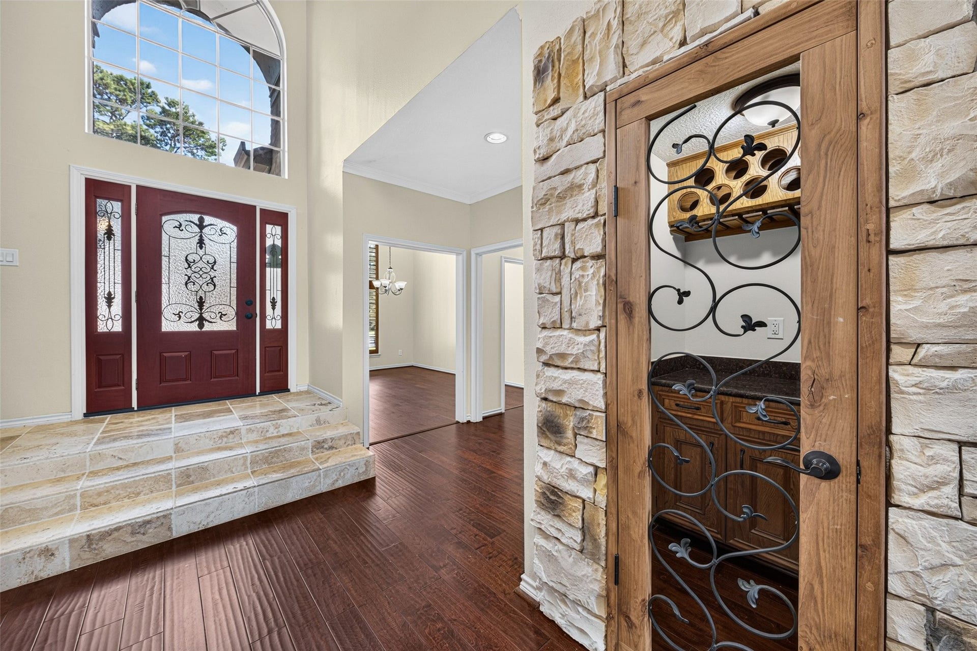 6206 Willow Pine Drive, Spring, TX 77379 There is a custom enclosed dry bar nook between the living and dining rooms, great for entertaining.