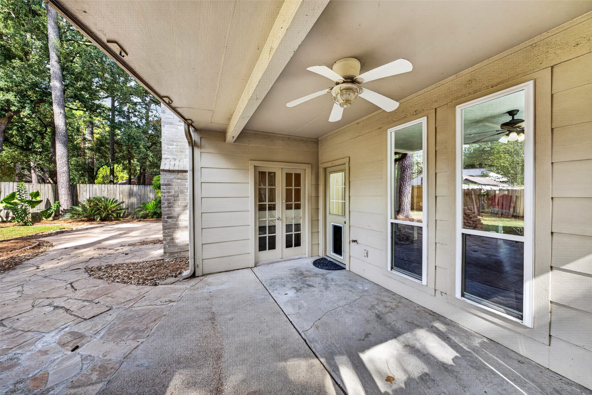 6206 Willow Pine Drive, Spring, TX 77379 The covered patio is located off of the breakfast room and the living room, and offers a covered walk to the garage.