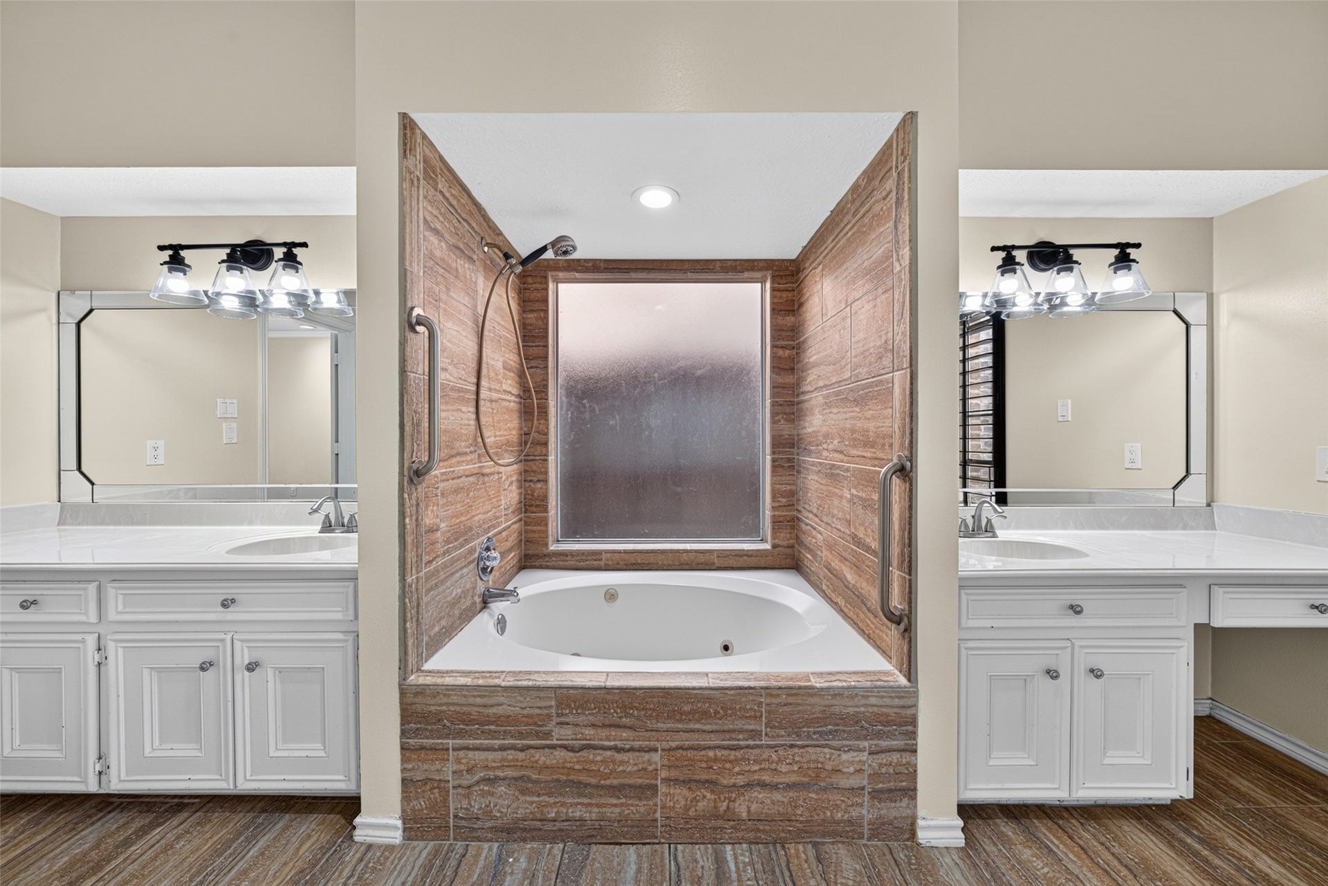 6206 Willow Pine Drive, Spring, TX 77379 There is a jacuzzi tub for relaxing after a long day.
