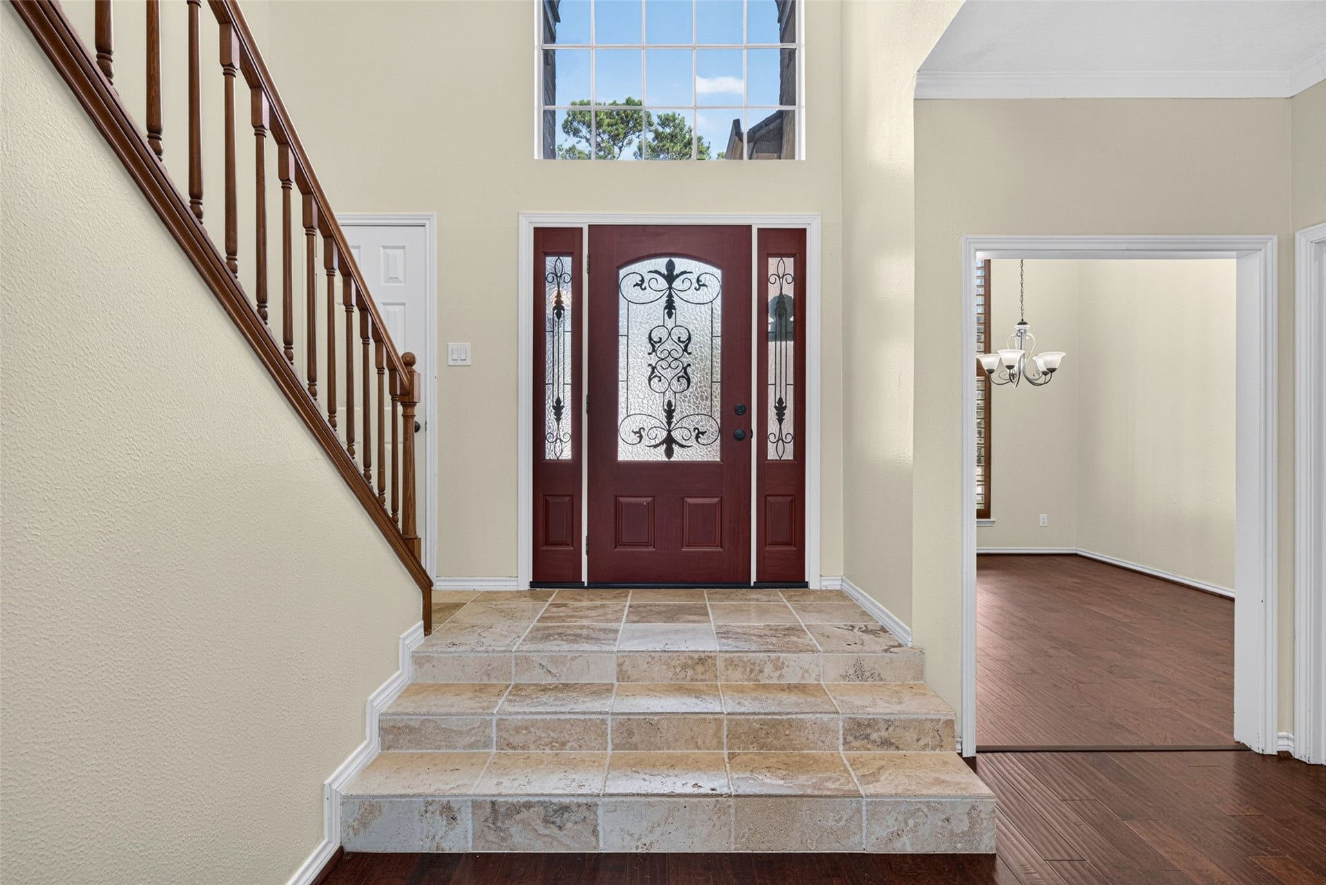 6206 Willow Pine Drive, Spring, TX 77379 This elegant entryway will be a lovely place to greet your guests.