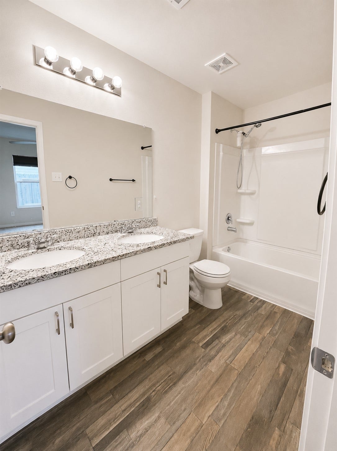 2 Bathrooms