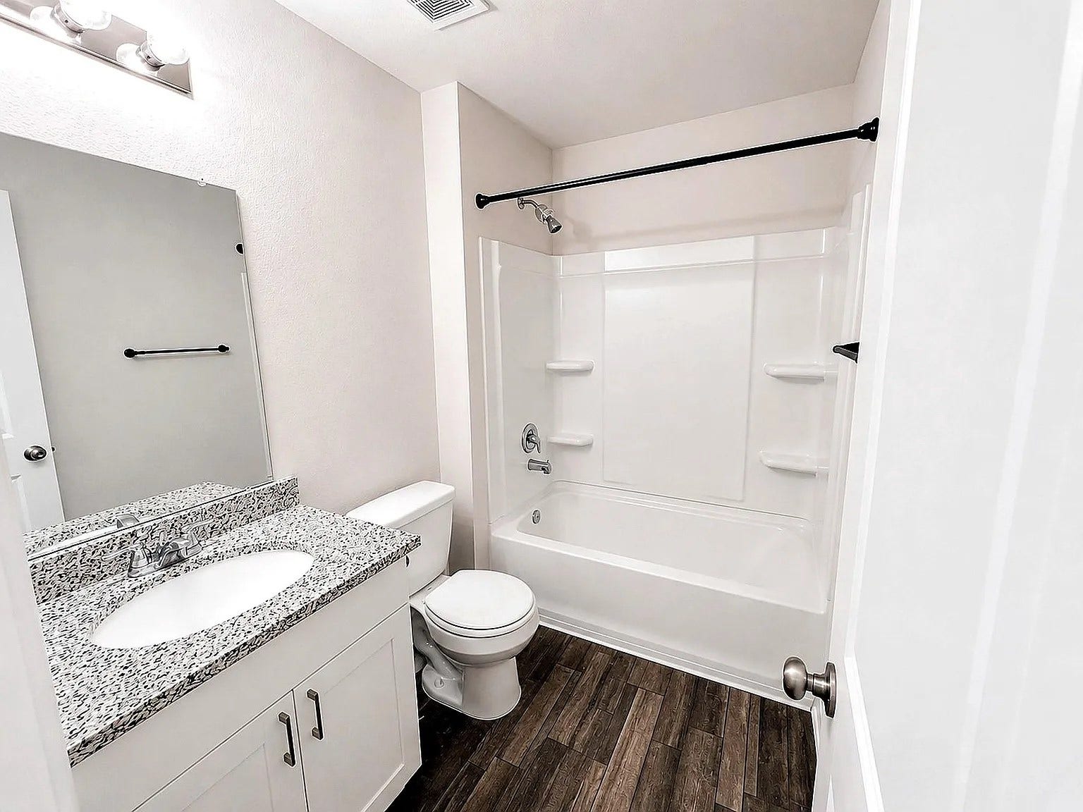 2 Bathrooms