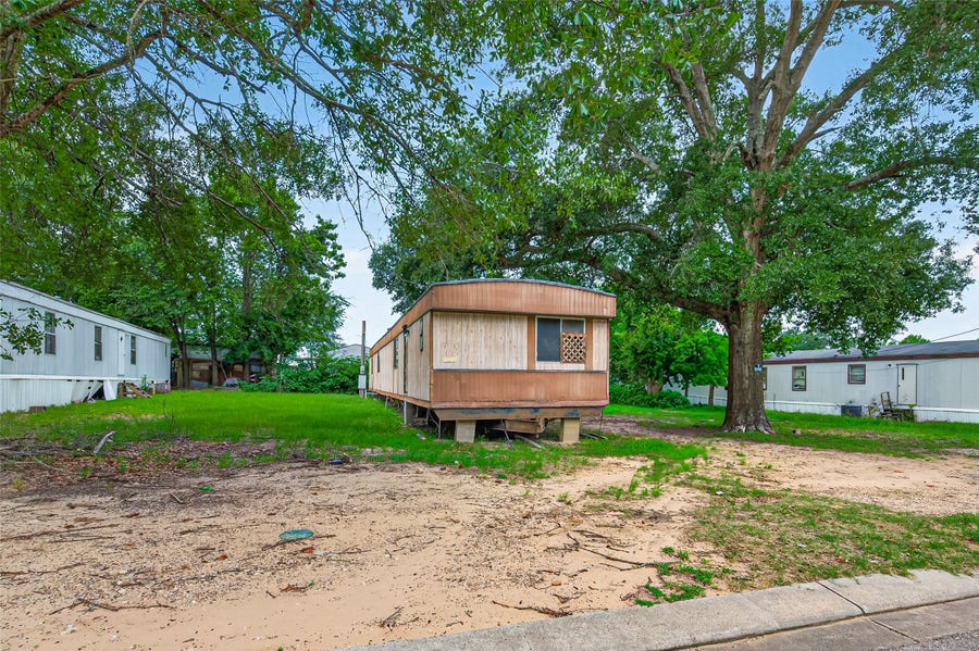 Property photo for 403 Young Street, Willis, TX