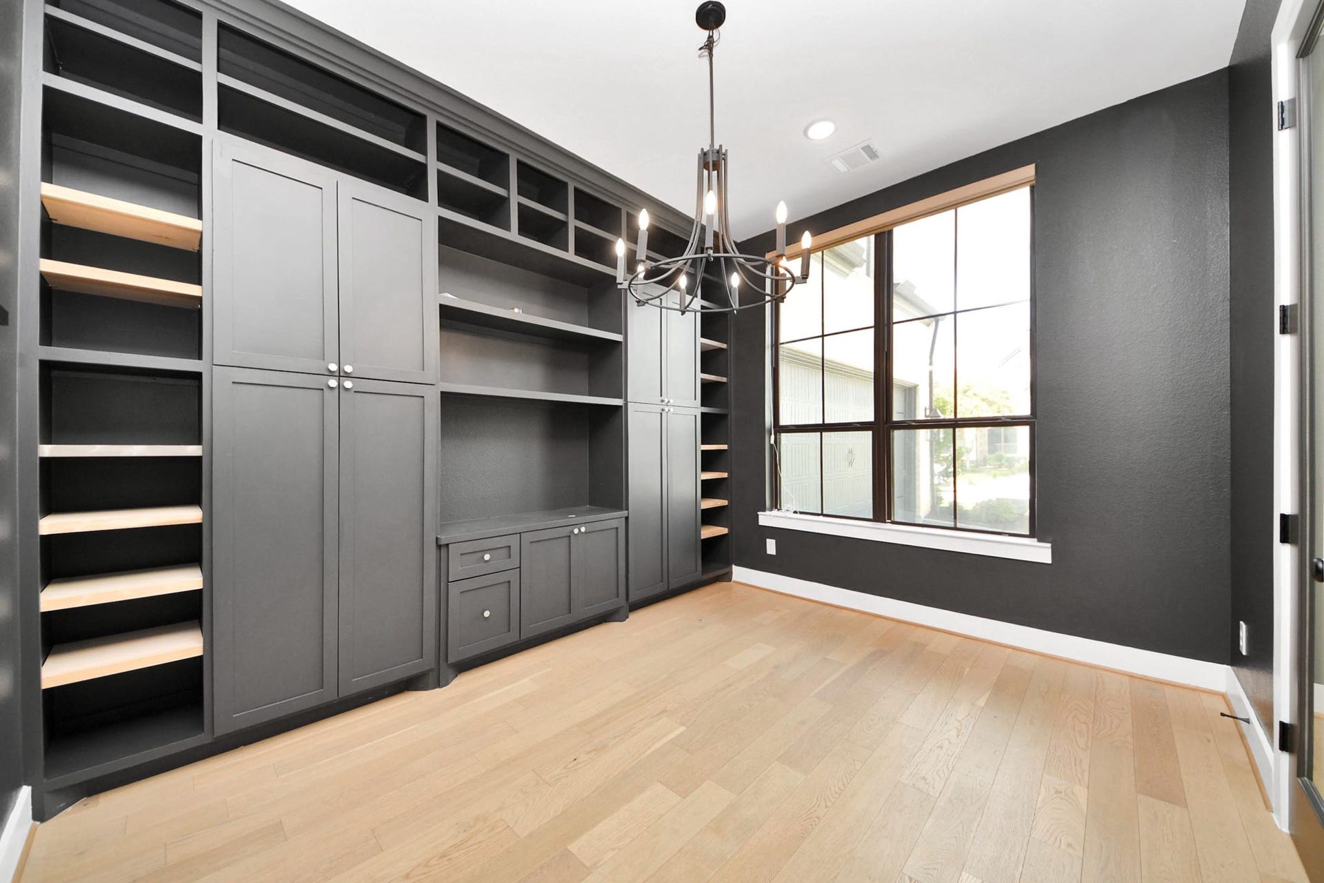 8906 Iron Forge Road, Missouri City, TX 77459 Built-in shelves in the study!