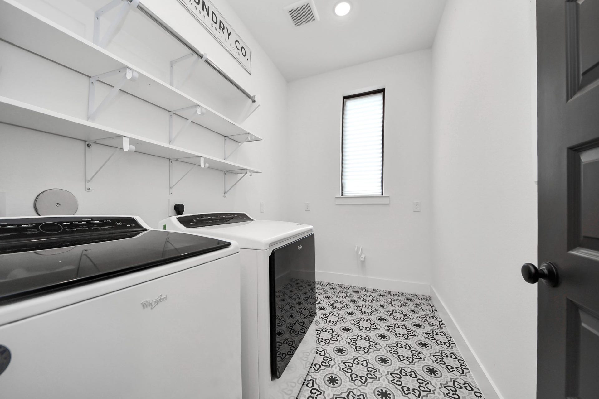 8906 Iron Forge Road, Missouri City, TX 77459 Laundry room