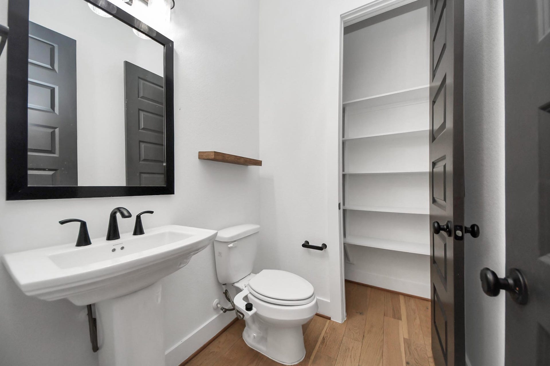 8906 Iron Forge Road, Missouri City, TX 77459 Powder Room