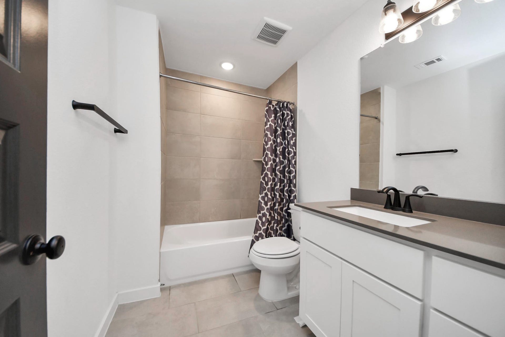 8906 Iron Forge Road, Missouri City, TX 77459 Ensuite Bath