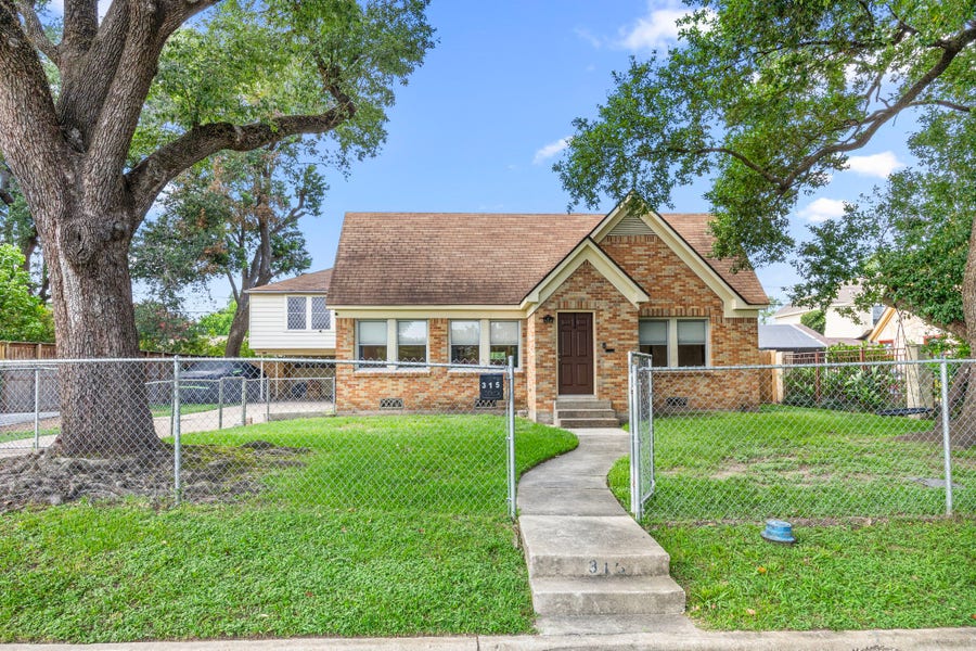 Property photo for 315 English Street, Houston, TX