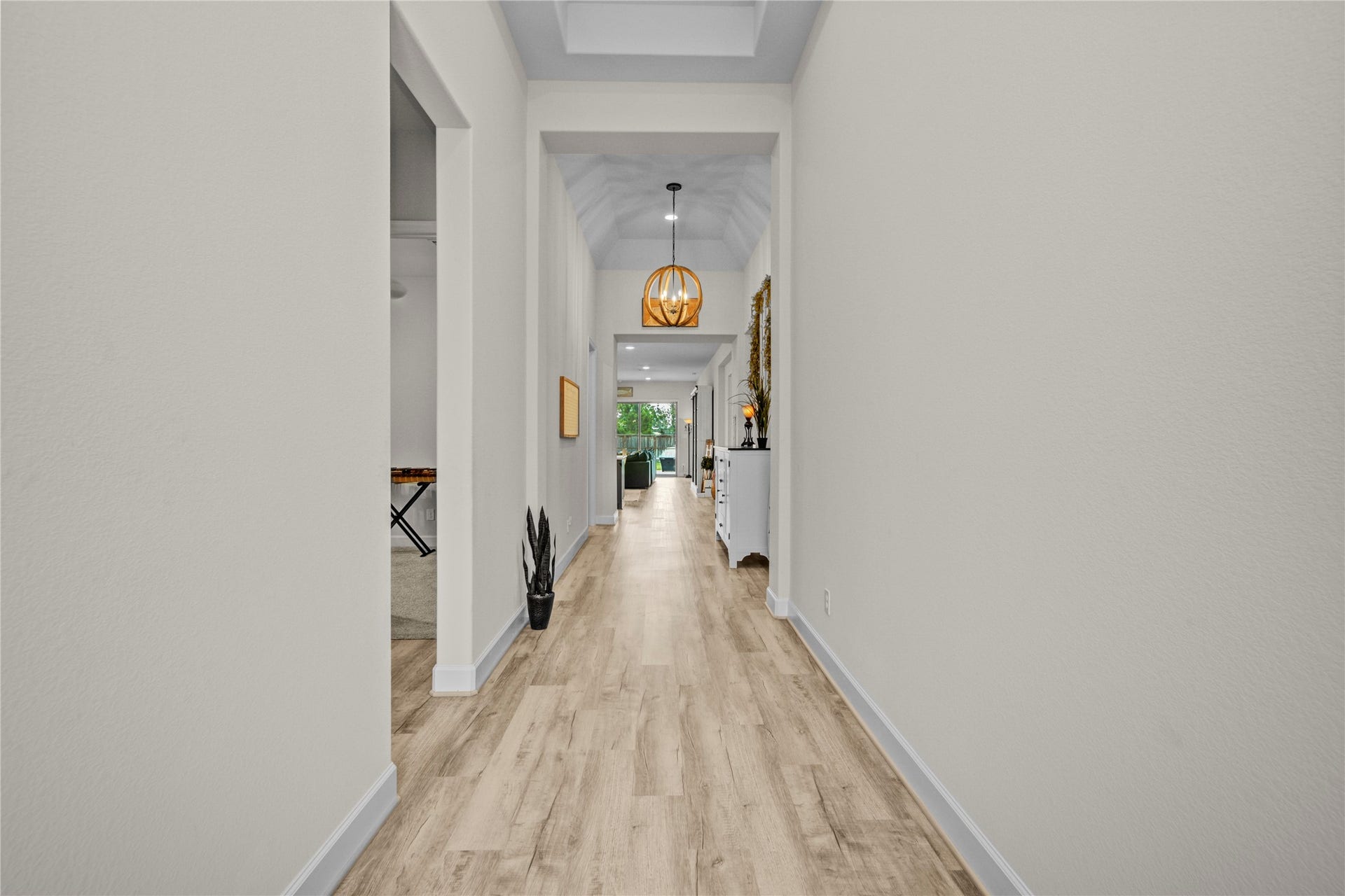 10834 Capella Creek Way, Richmond, TX 77406 Beautiful entry way with high ceilings.