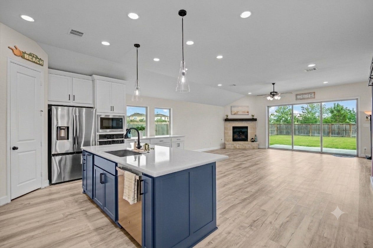 10834 Capella Creek Way, Richmond, TX 77406 Beautiful Kitchen overlooking Family Room