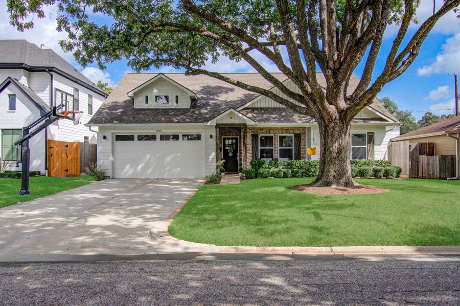 Property photo for 1722 Chippendale Road, Houston, TX