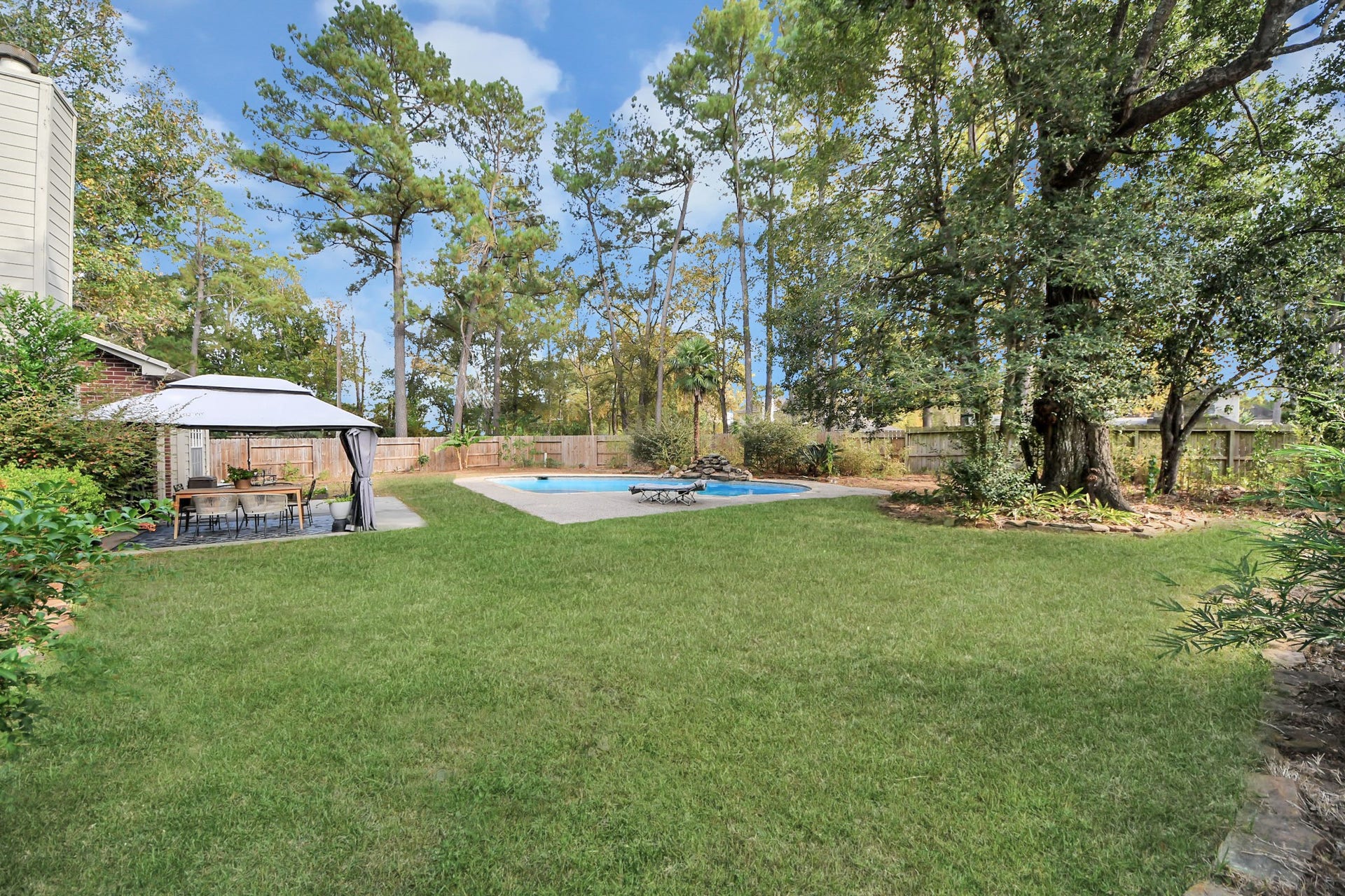 2610 Spring Bend Drive, Spring, TX 77386 Enjoy This Oversized Lot!