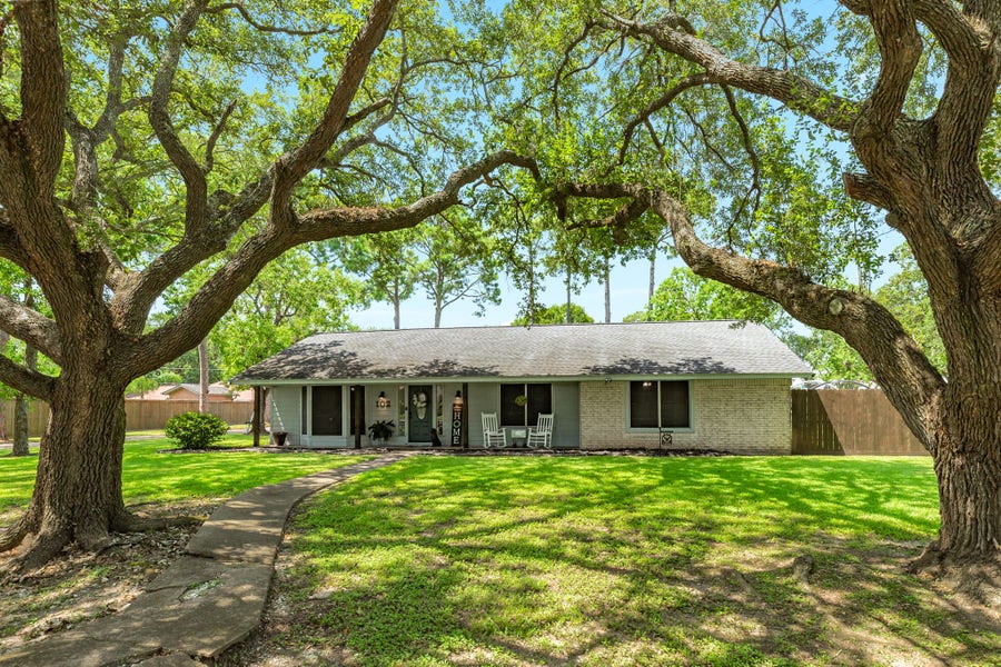 Property photo for 102 W Bronco Bend Street, Angleton, TX