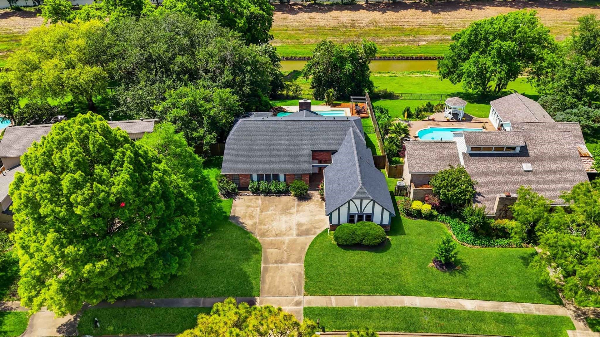3931 Pleasant Valley Drive, Missouri City, TX 77459 NO BACK NEIGHBORS! roof 2021. HVAC 2025! Pool and deck remodel 2022