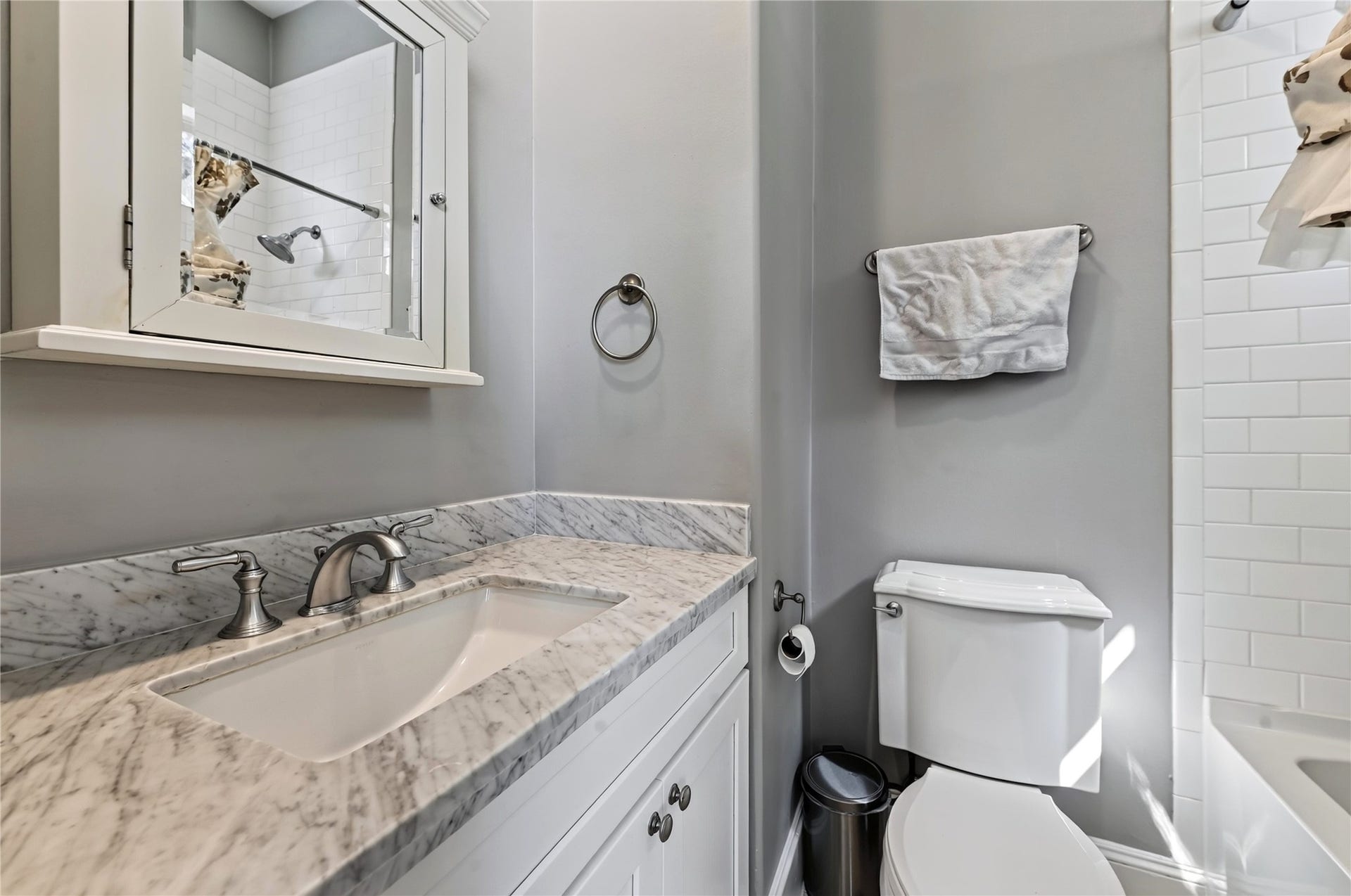 Secondary bathroom located on the third floor.