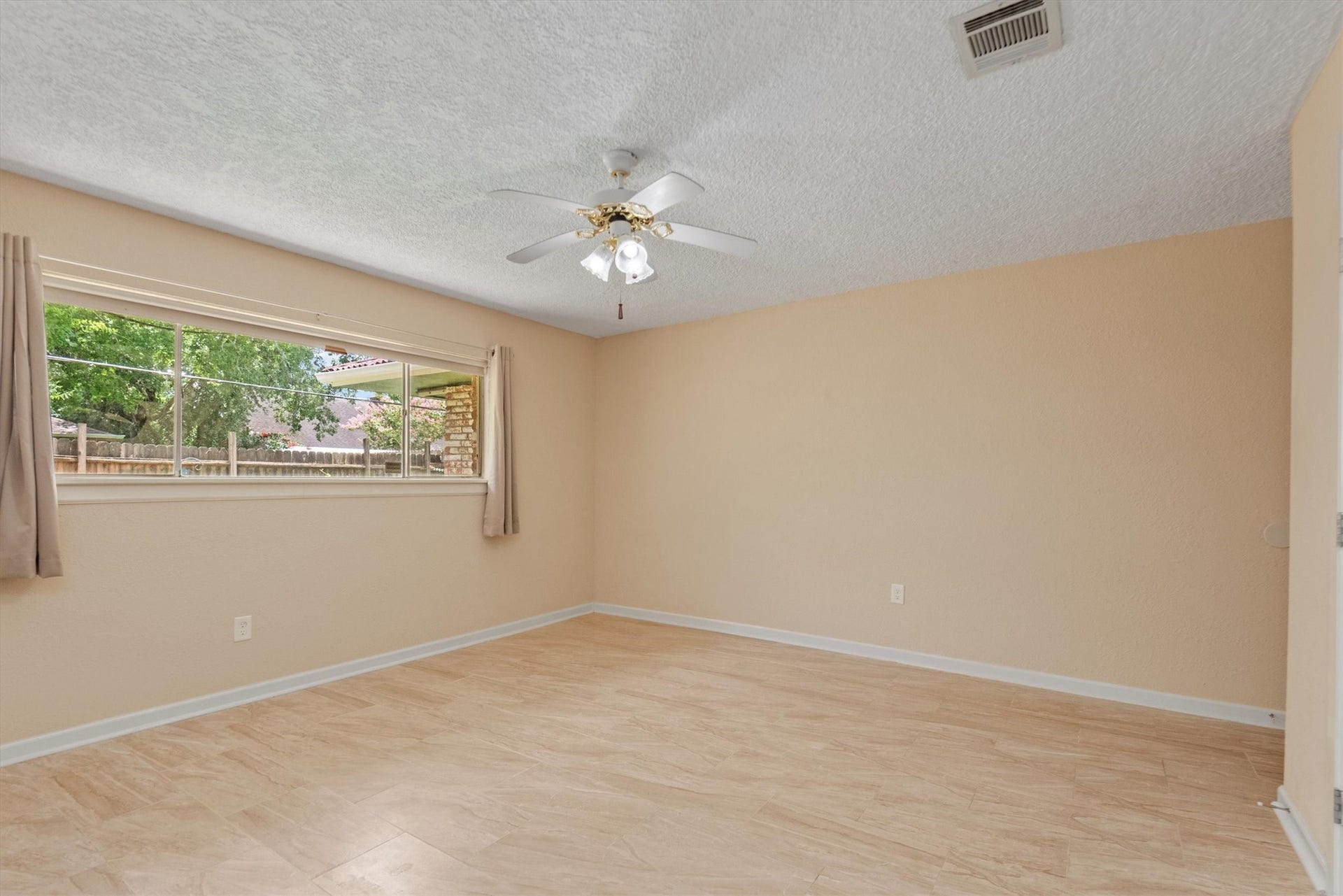 4906 Green Willow Lane, Dickinson, TX 77539 4906 Green Willow Lane, Dickinson, TX 77539