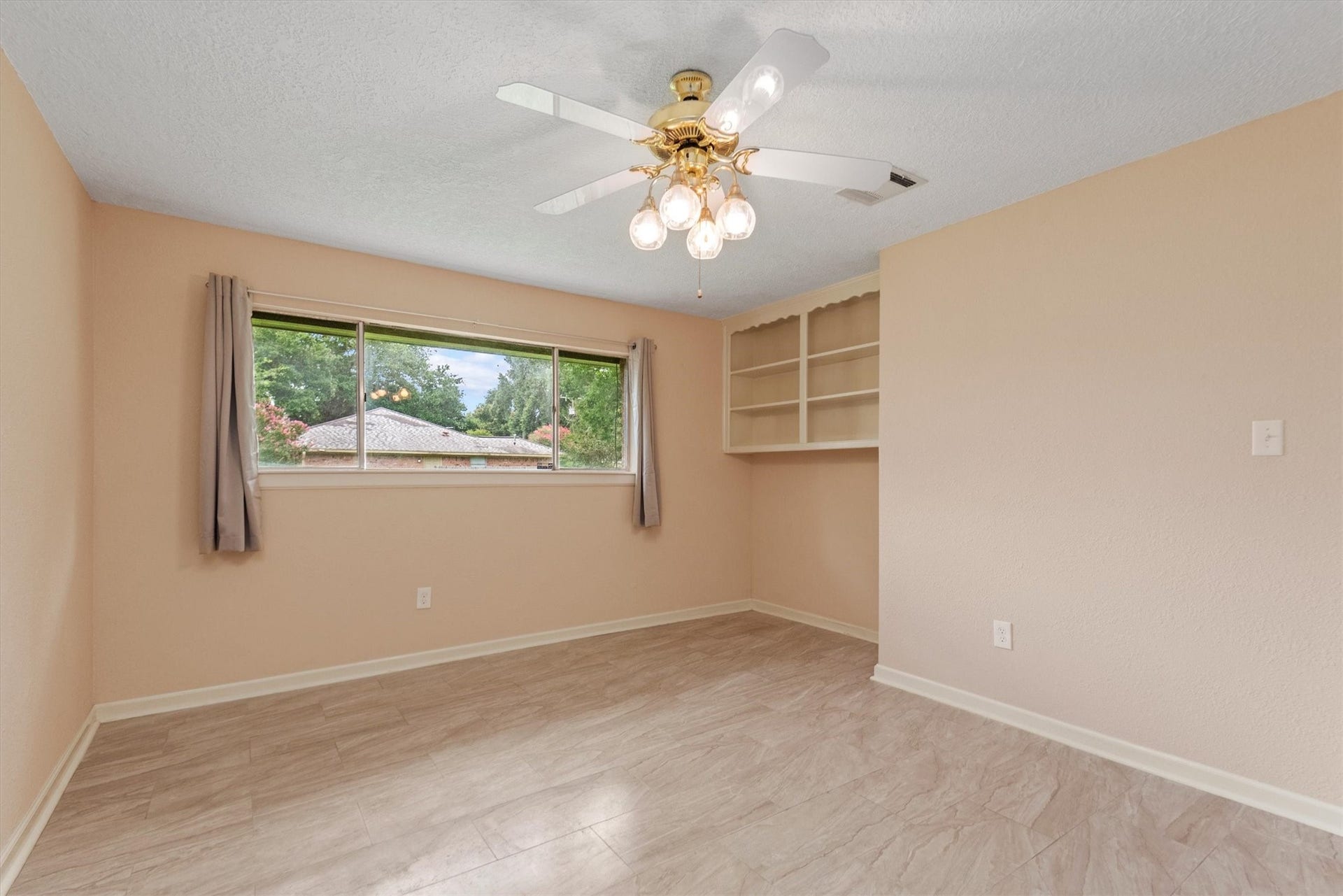 4906 Green Willow Lane, Dickinson, TX 77539 4906 Green Willow Lane, Dickinson, TX 77539